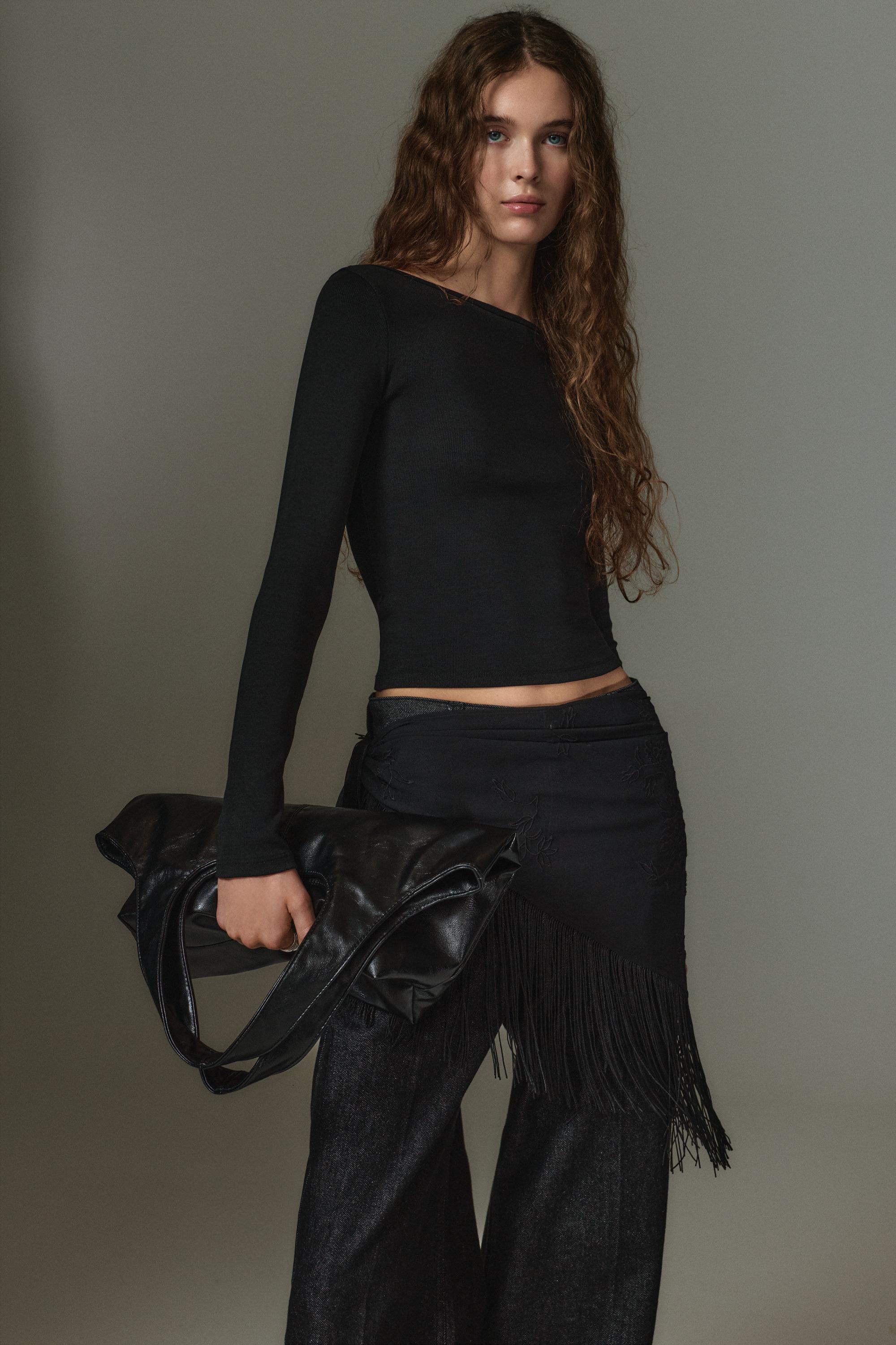 Uzun kollu geniş yaka t-shirt - Görsel 12