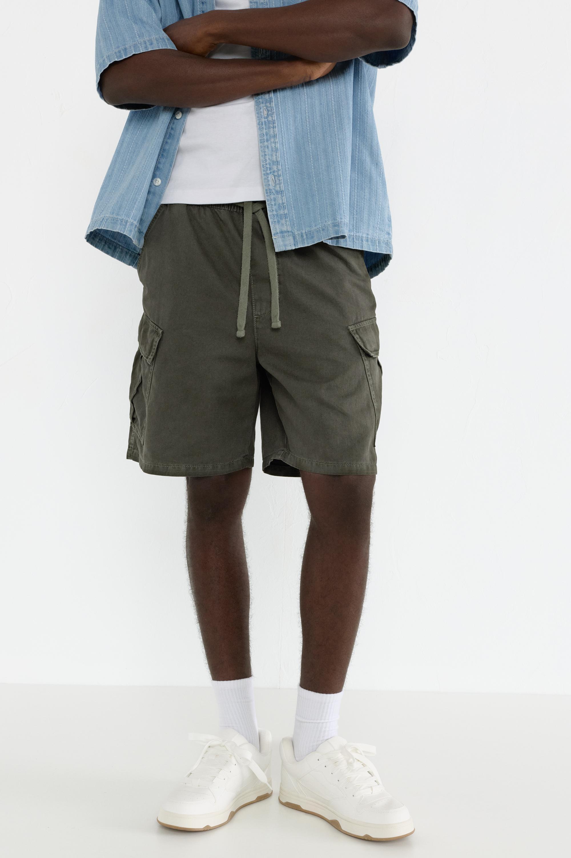 Cargo Bermuda shorts — Dark green