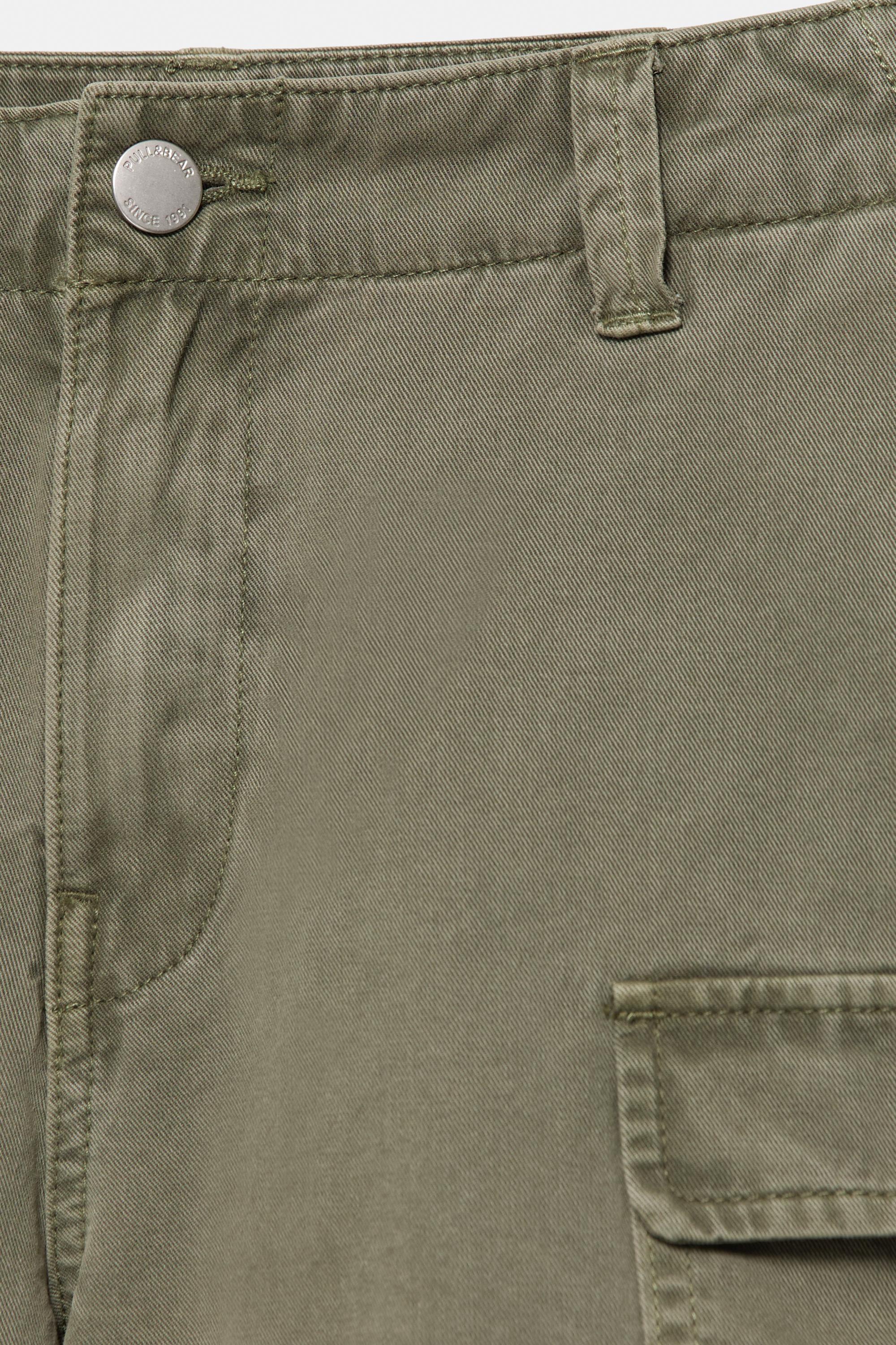 Relaxed fit cargo Bermuda shorts