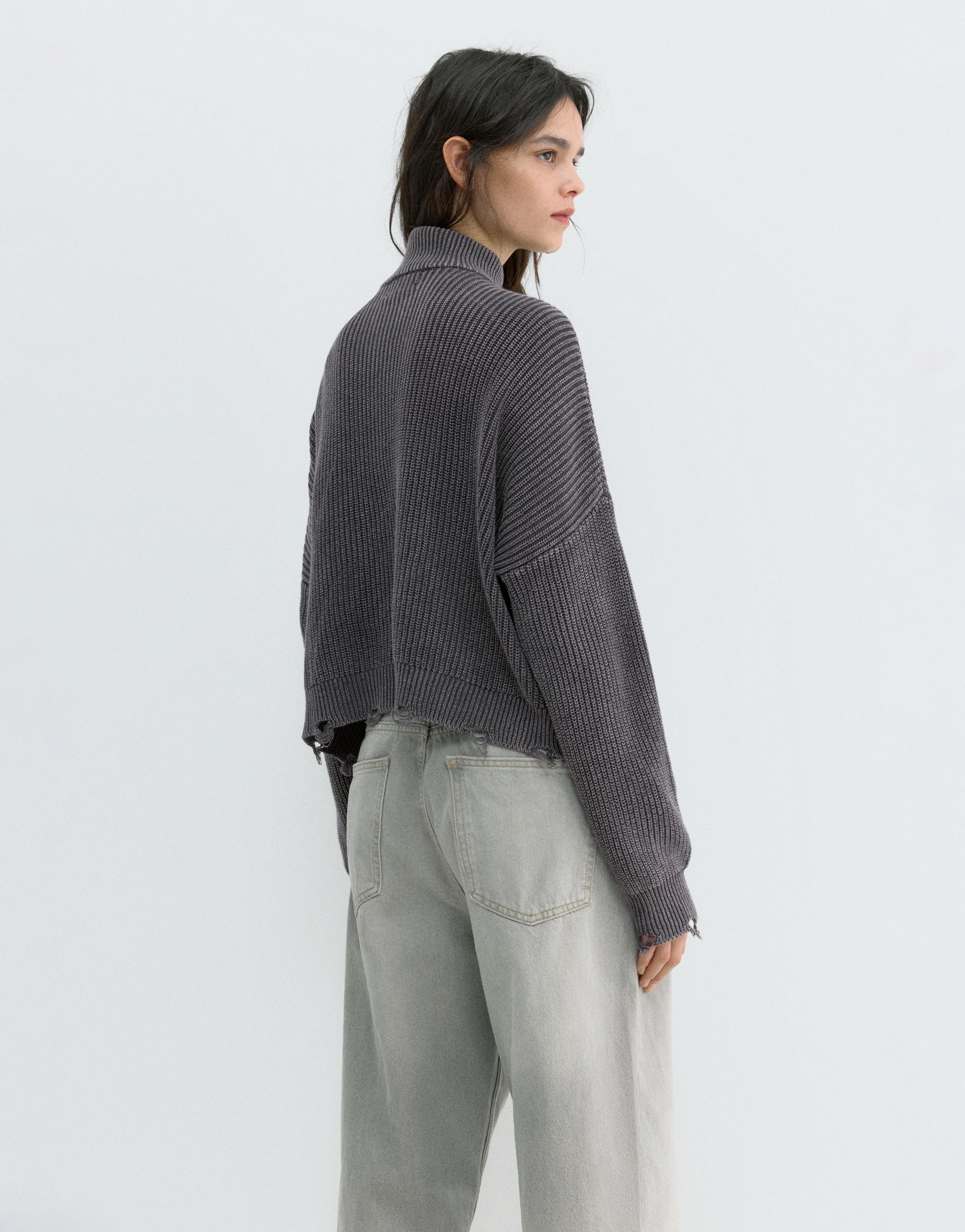 Yırtık detaylı fermuarlı hırka - Görsel 9