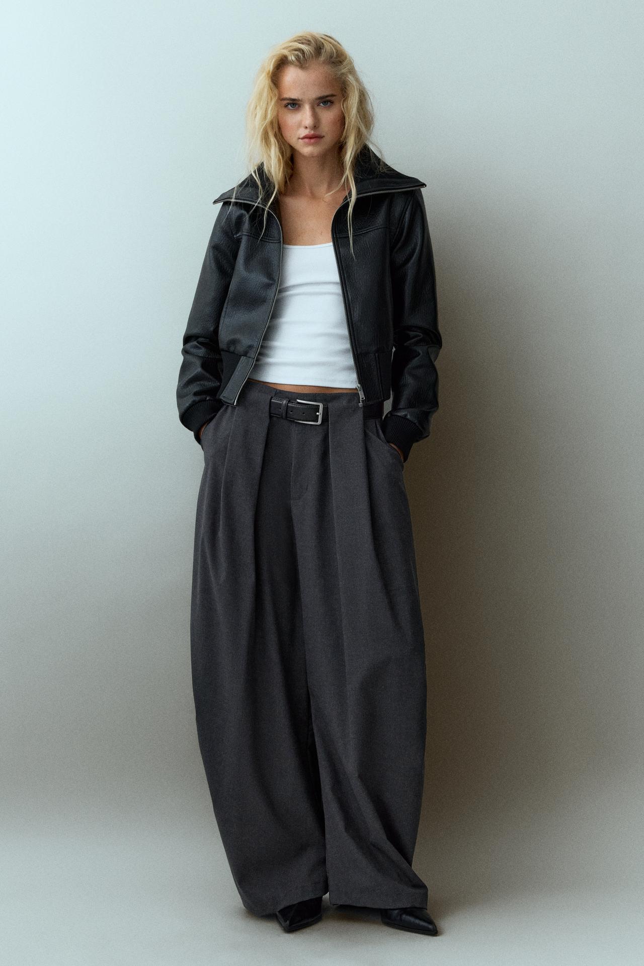 High-waist barrel trousers with pleats and belt — Dark grey