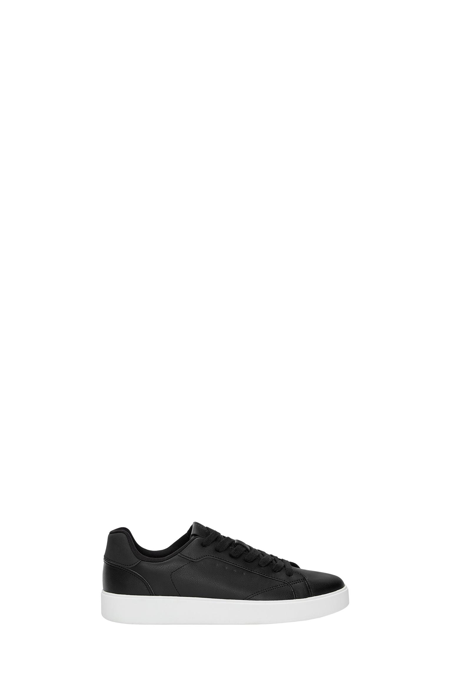 Casual trainers — Contrast