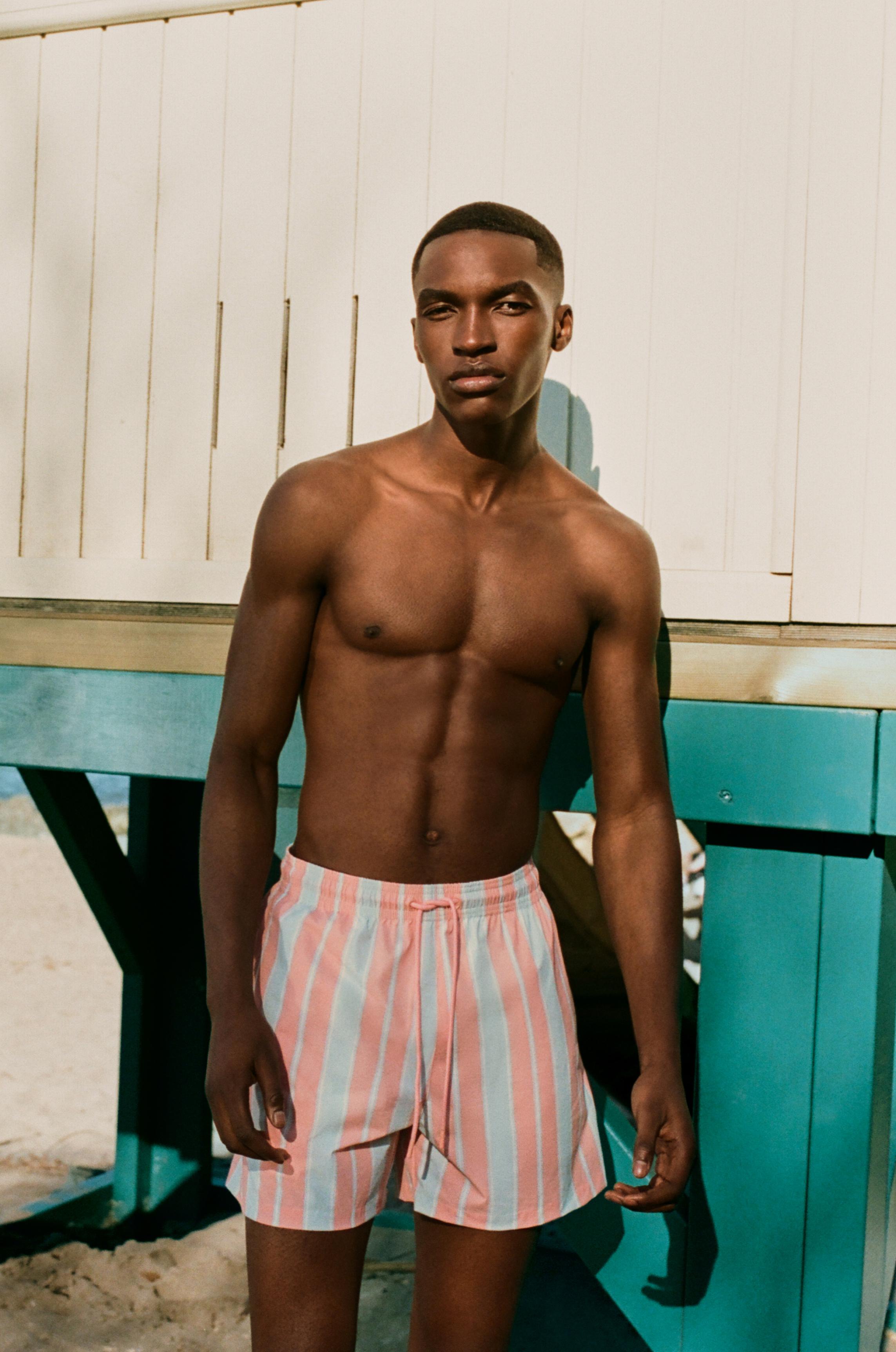 Striped board shorts — Others
