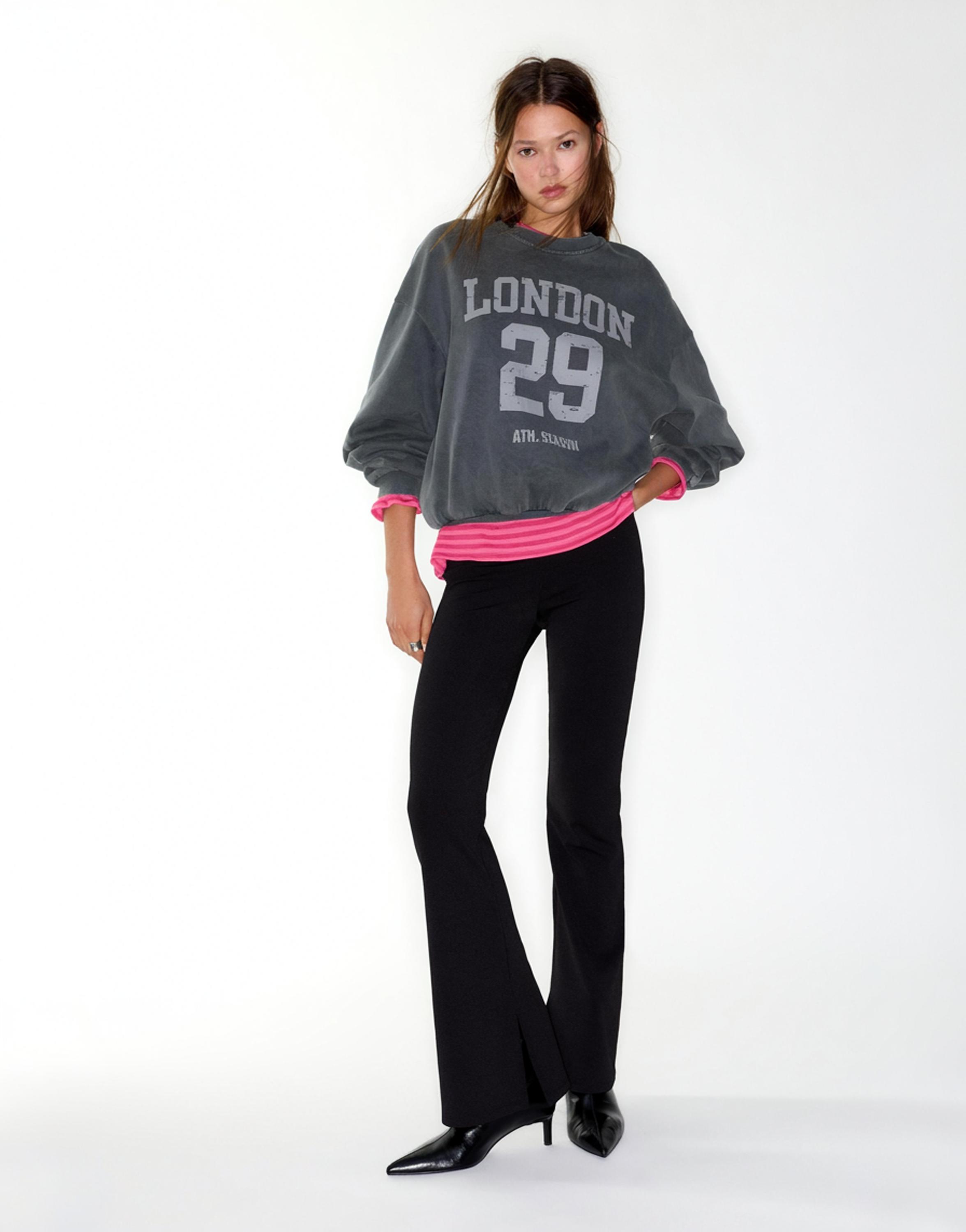 London 29 graphic sweatshirt — Faded black