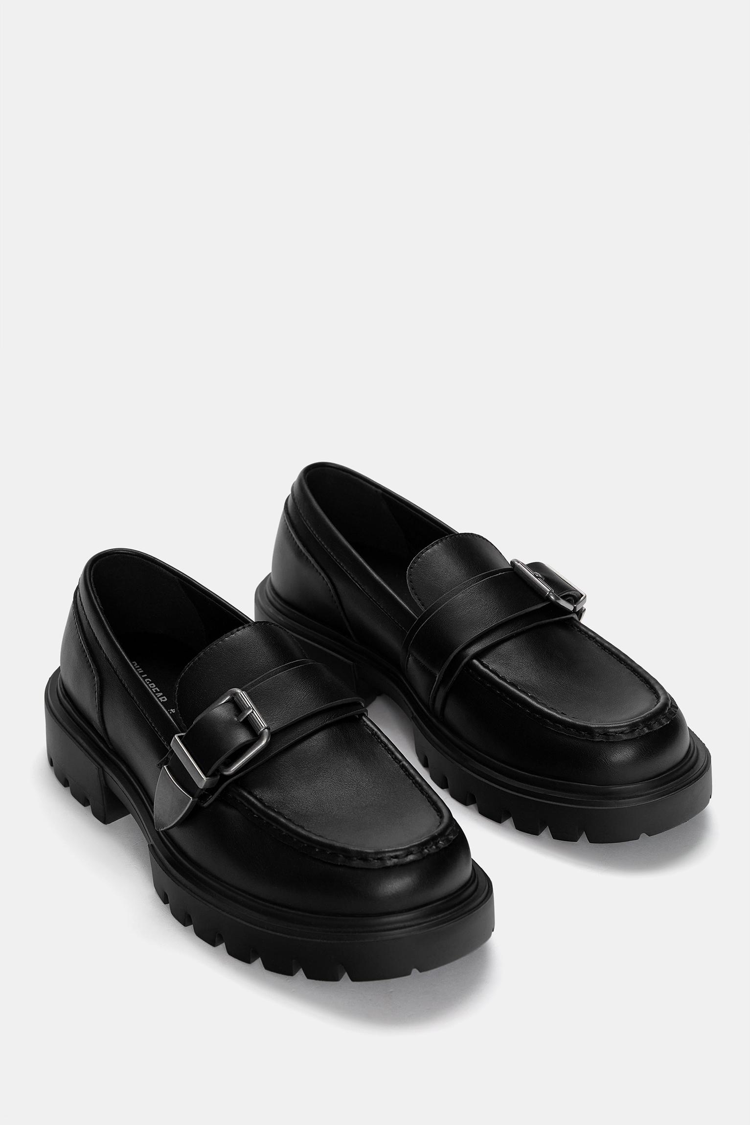 Buckled loafers pull bear