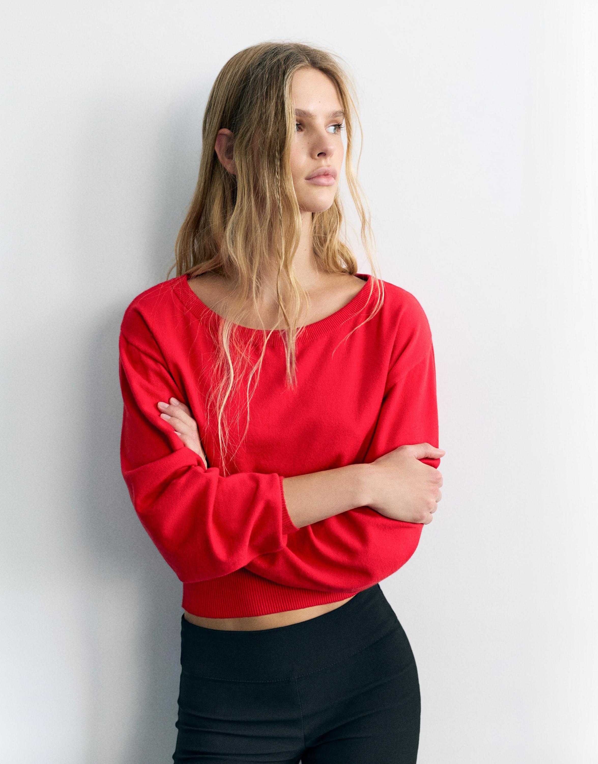 Asymmetric neck jumper — Red