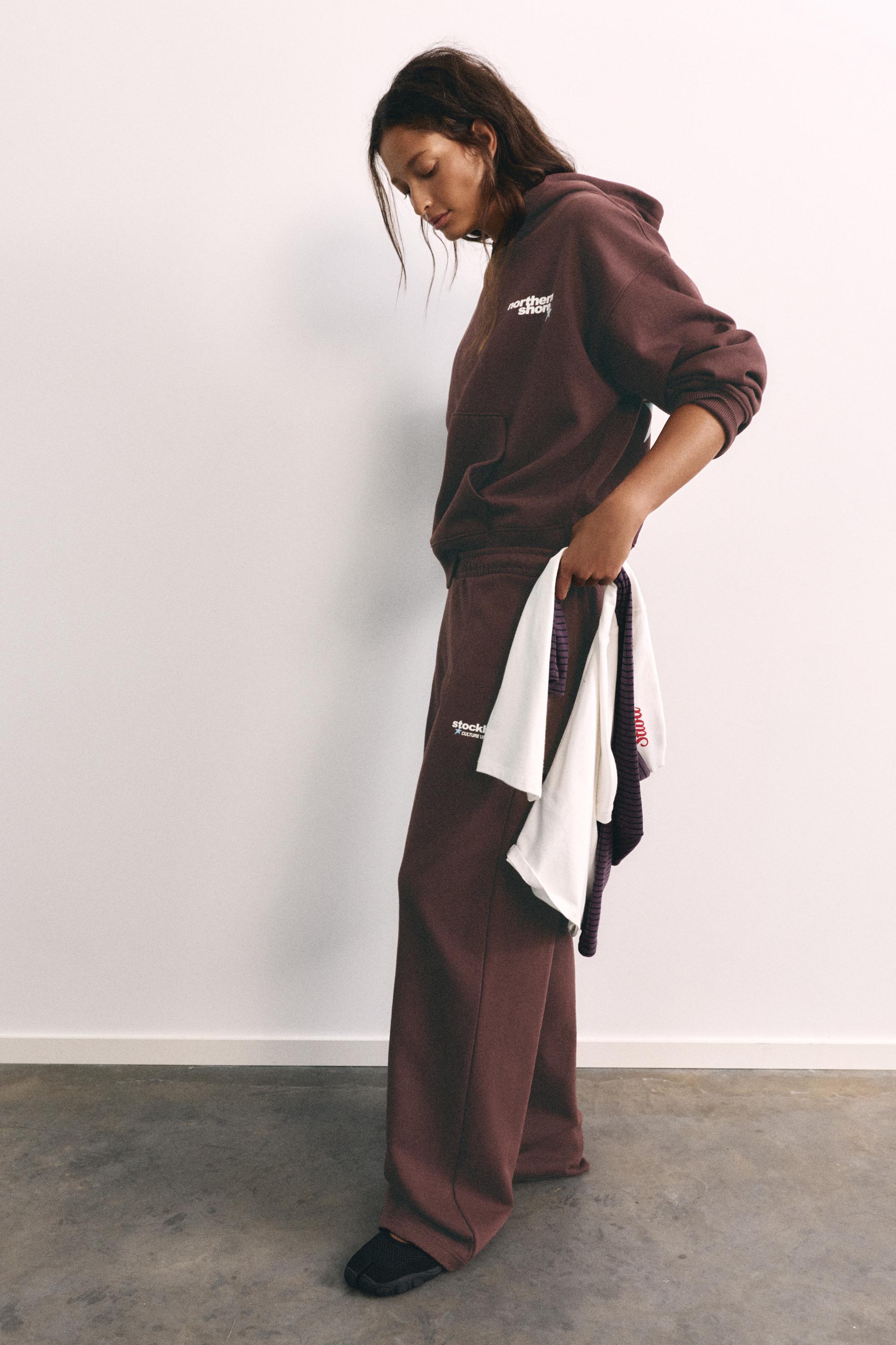 Graphic joggers — Maroon