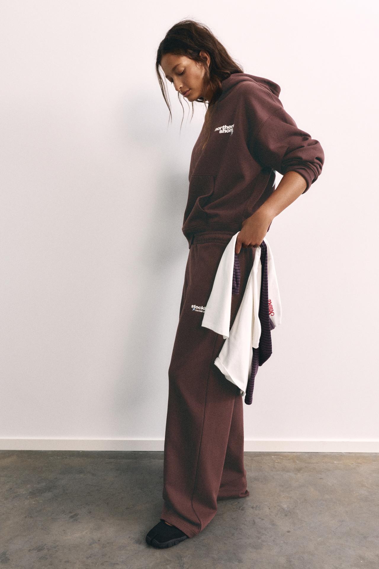 Graphic joggers — Maroon