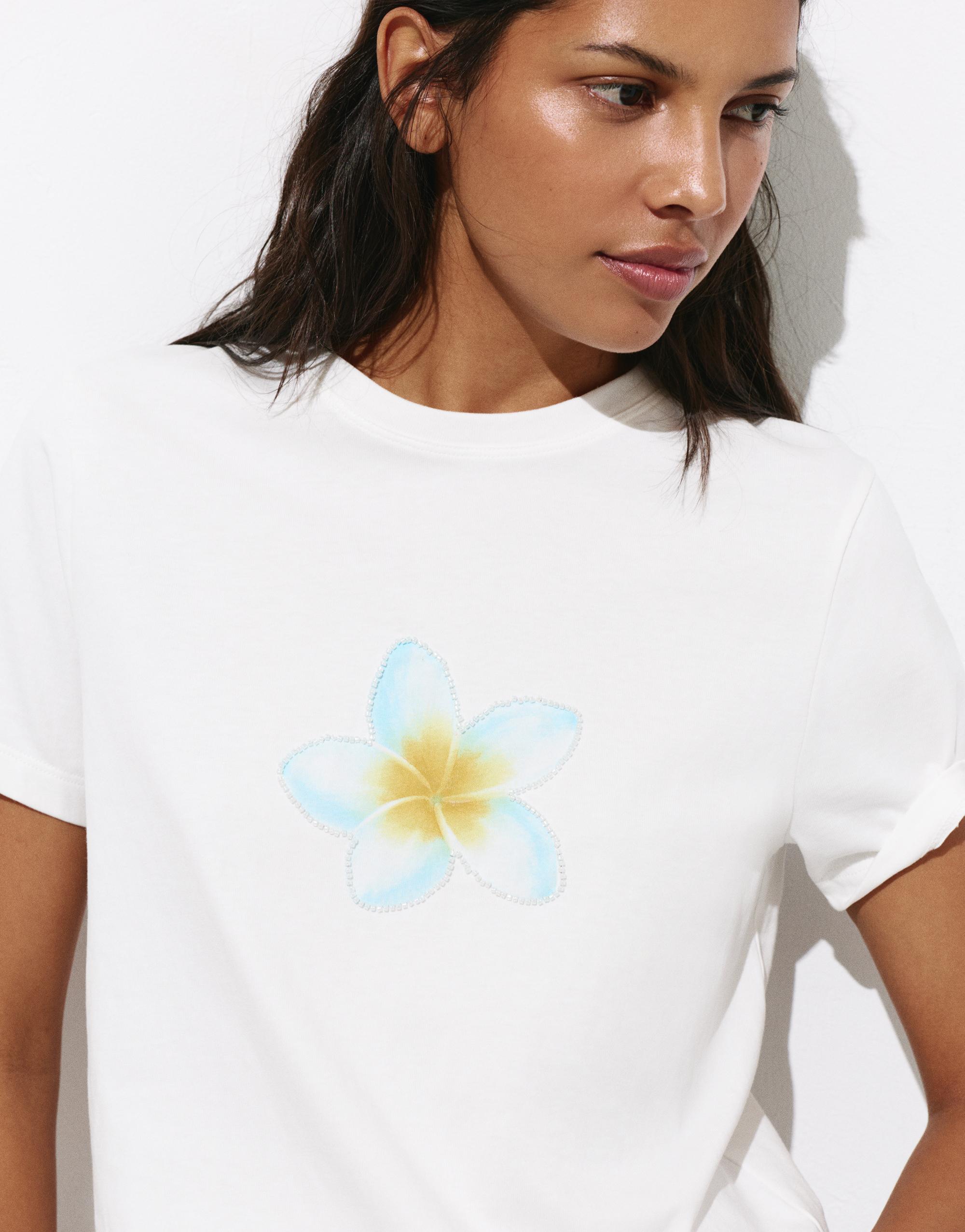 Beaded flower T-shirt — Ice