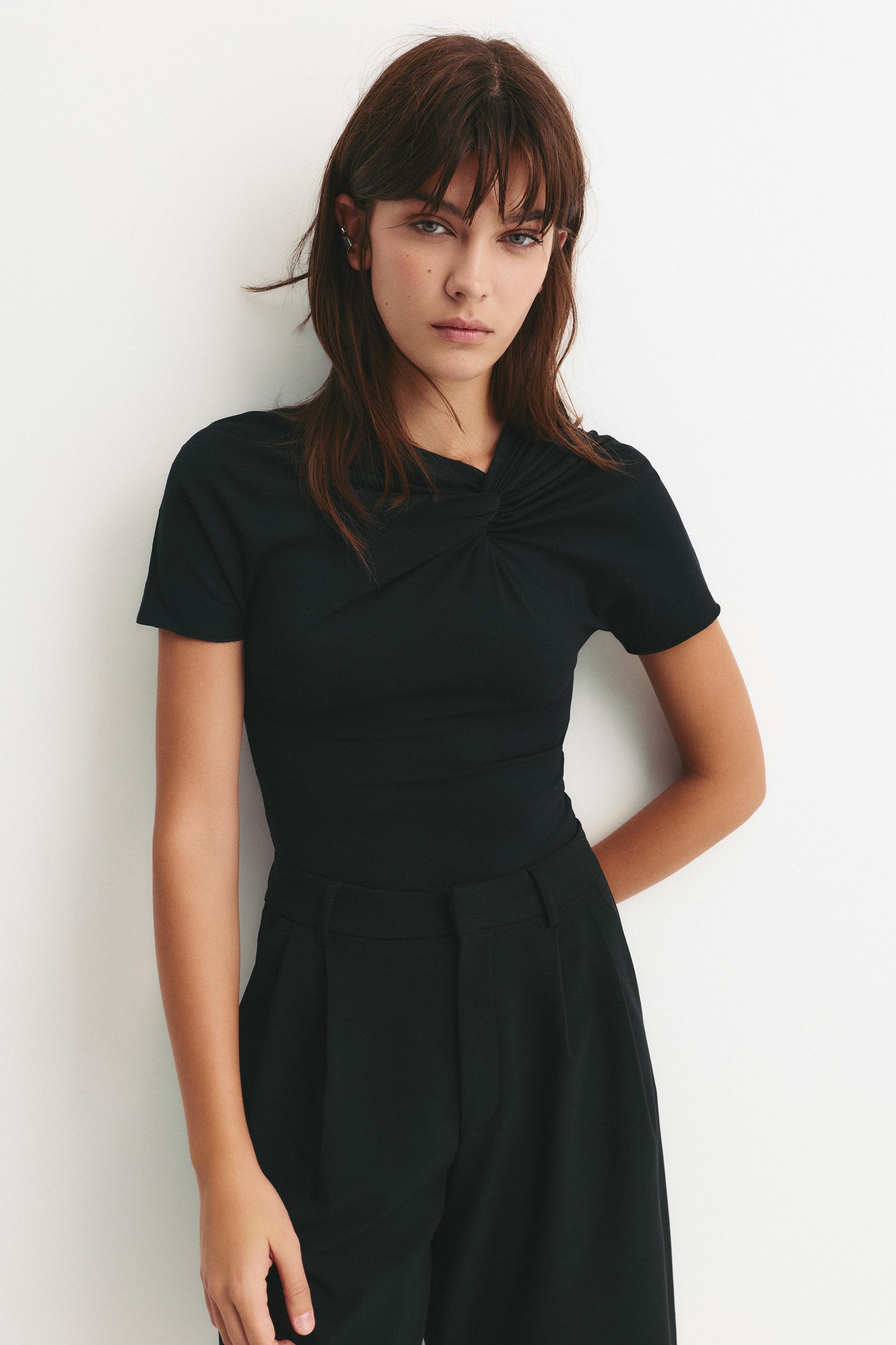 Body Mit Knotenausschnitt