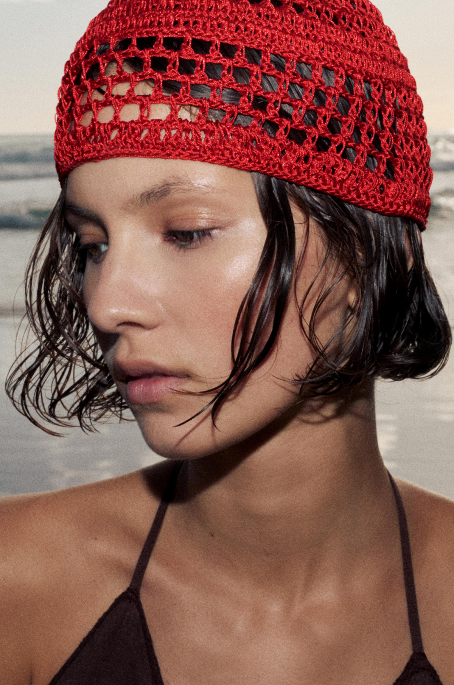 Crochet pillbox hat — Red
