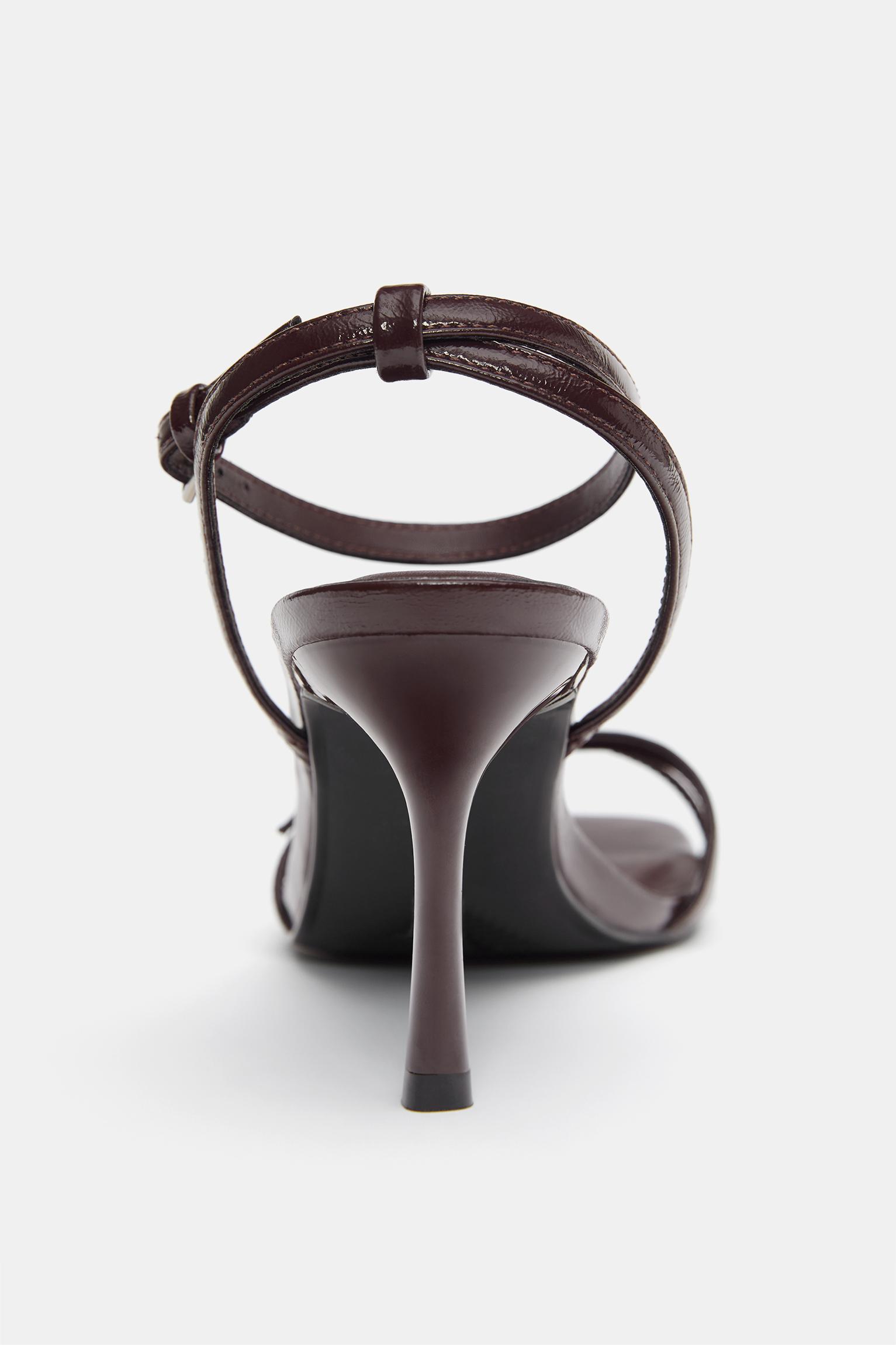 Heeled buckle sandals — Brown