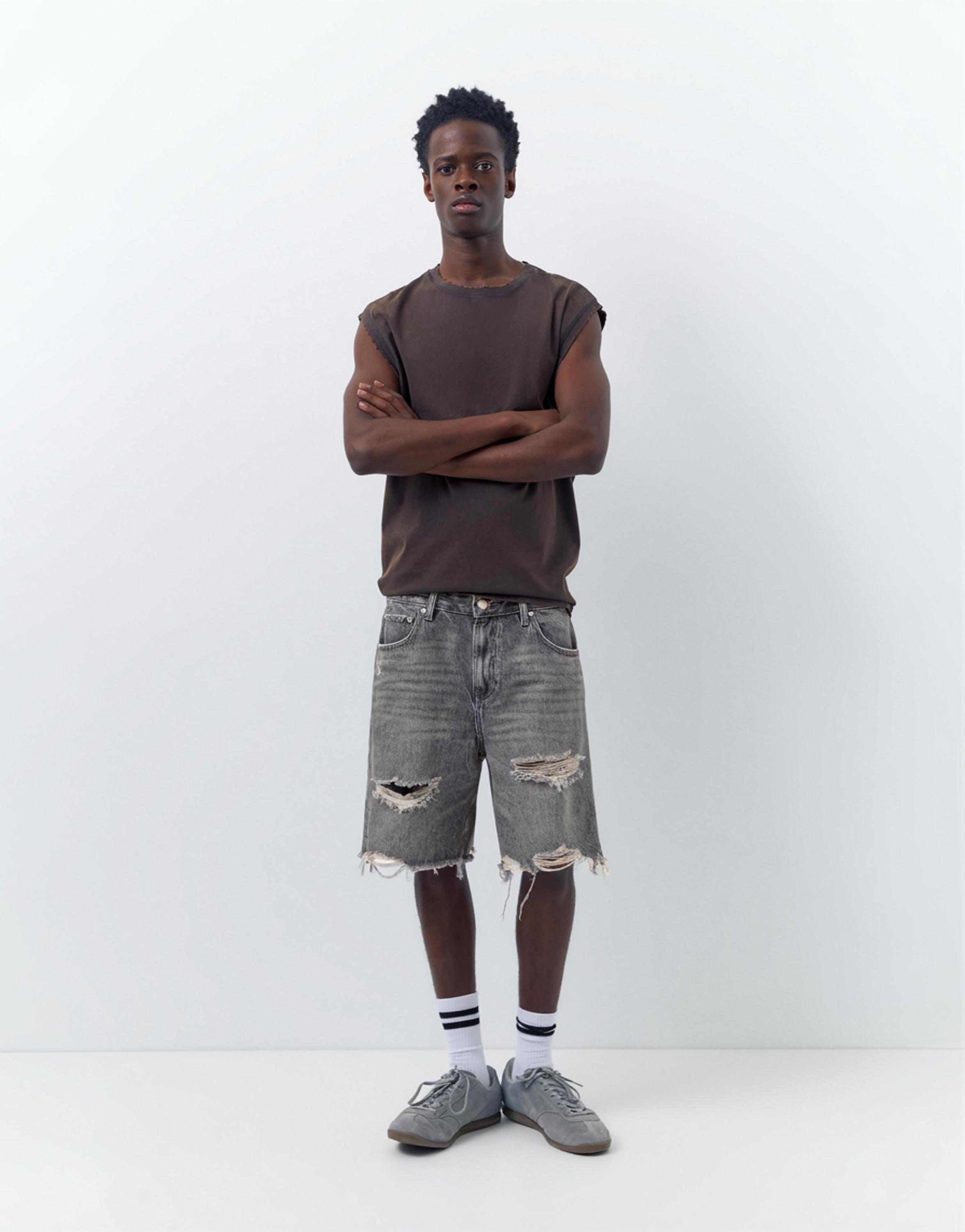 Straight-leg denim Bermuda shorts — Dark grey