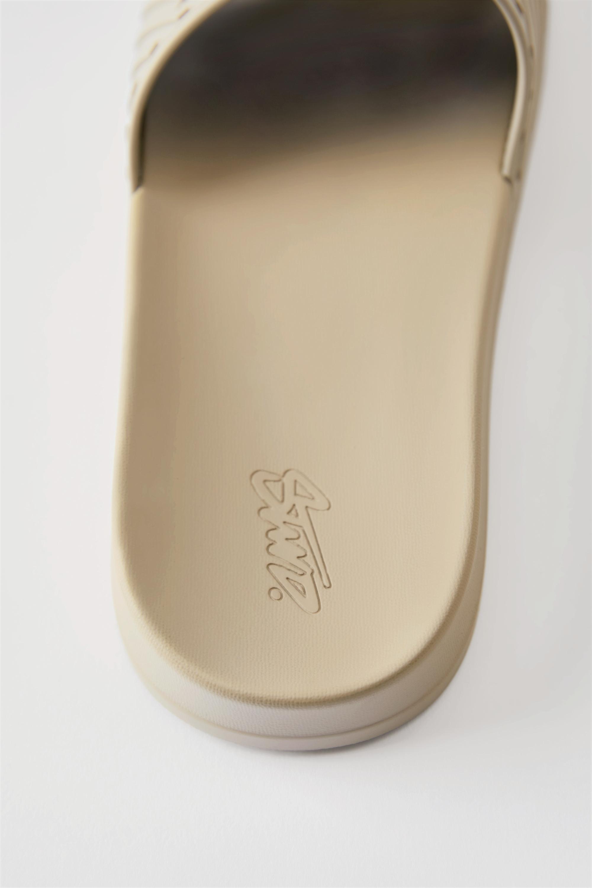 STWD rubberised sandals — Ecru