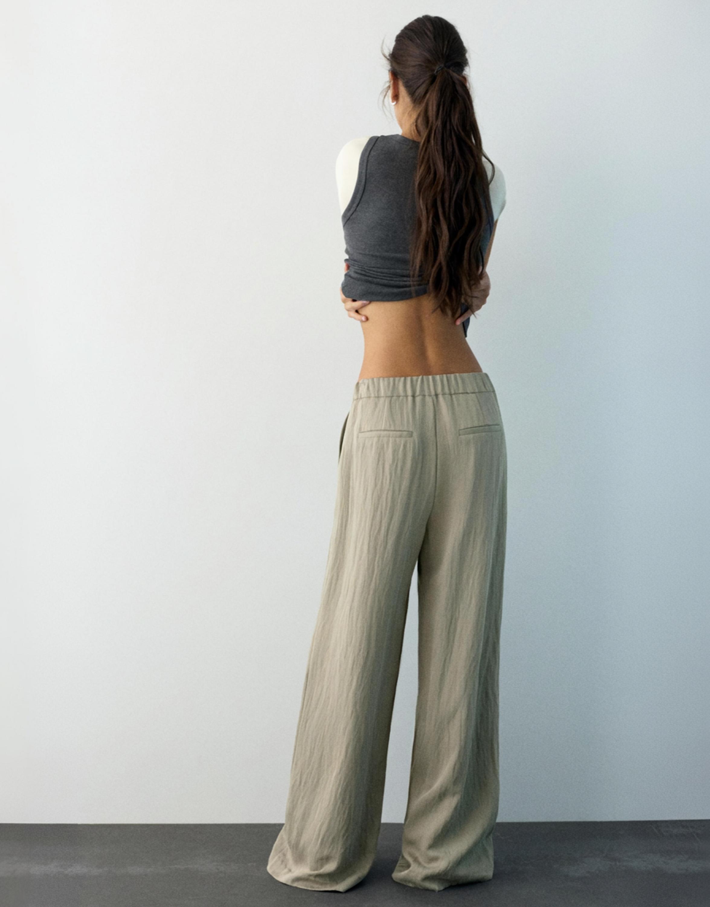 Düğmeli ve fermuarlı, kemer tokalı, önü pensli, elastik belli, tailored fit pantolon. - Görsel 37