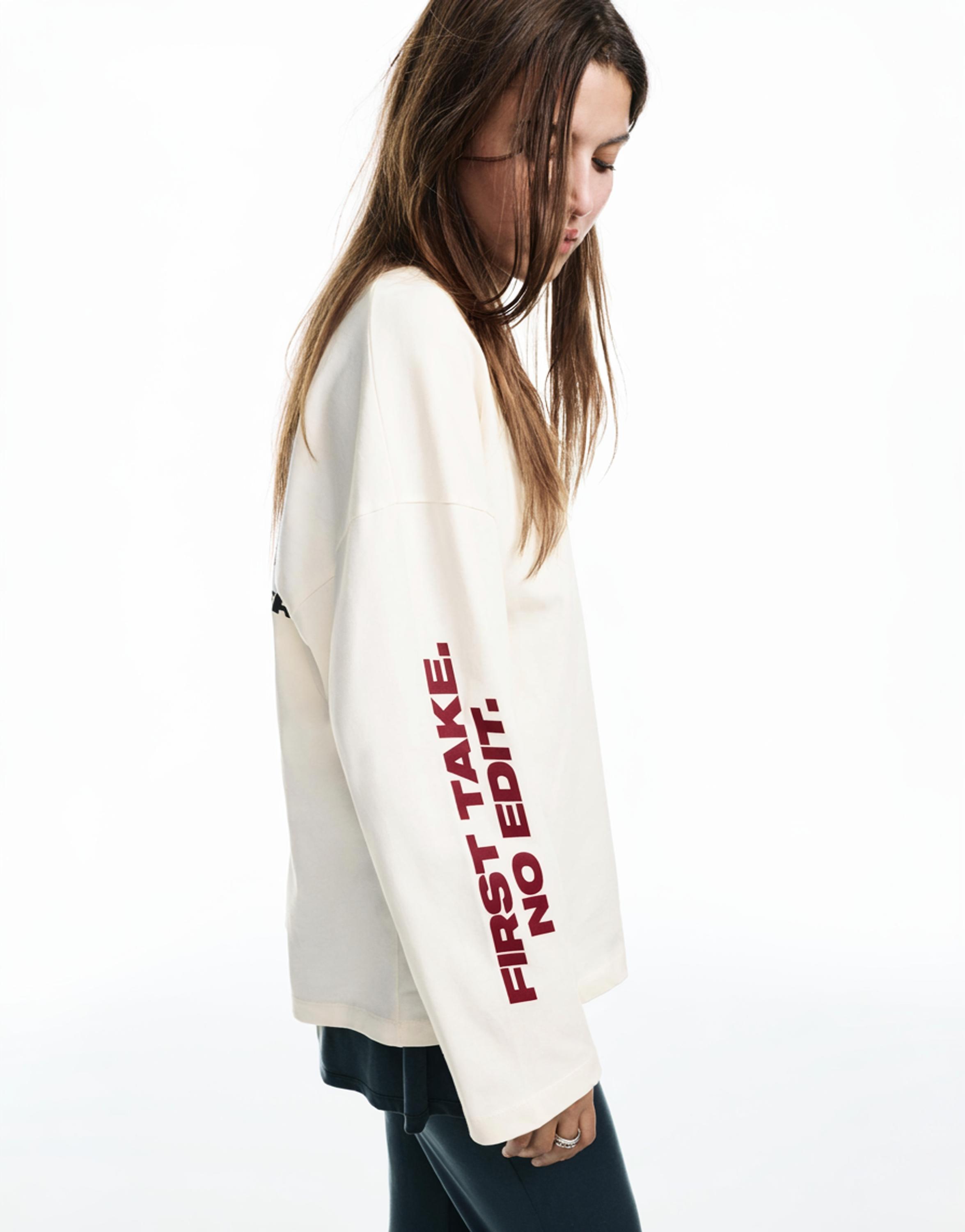 Grafik baskılı beyaz t-shirt - Görsel 6