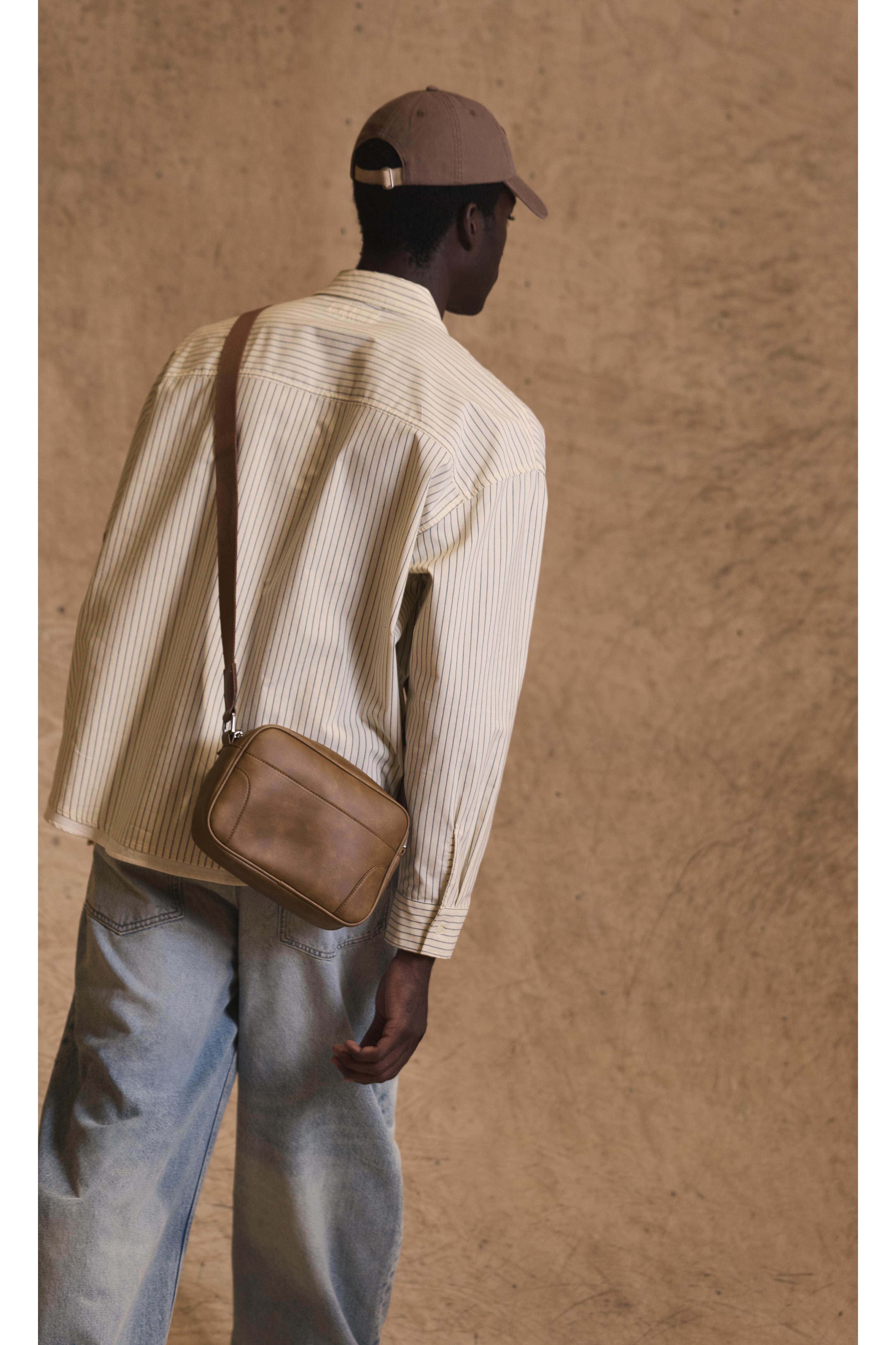 Distressed crossbody bag — Brown