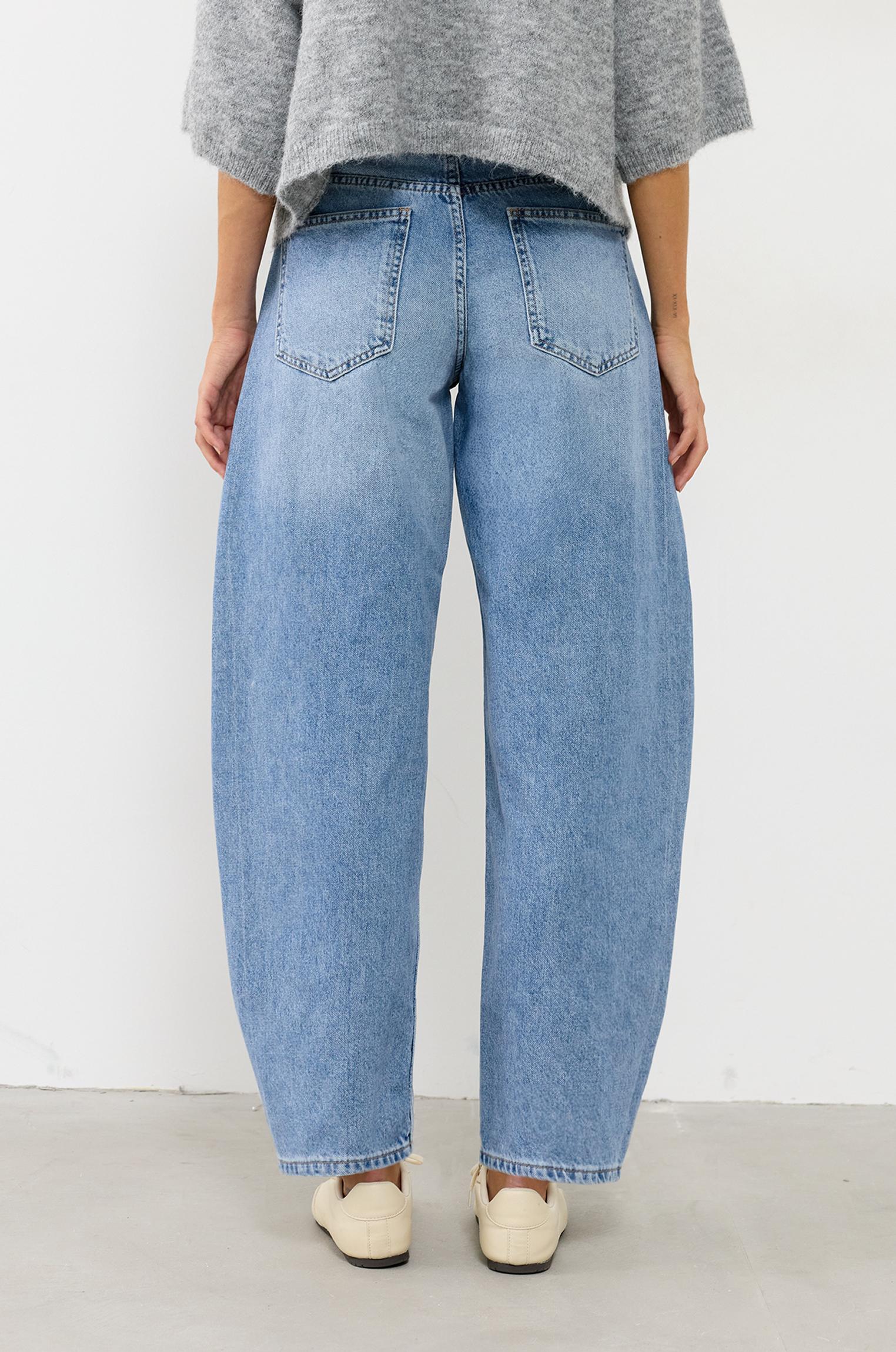 Low-rise barrel jeans — Medium blue