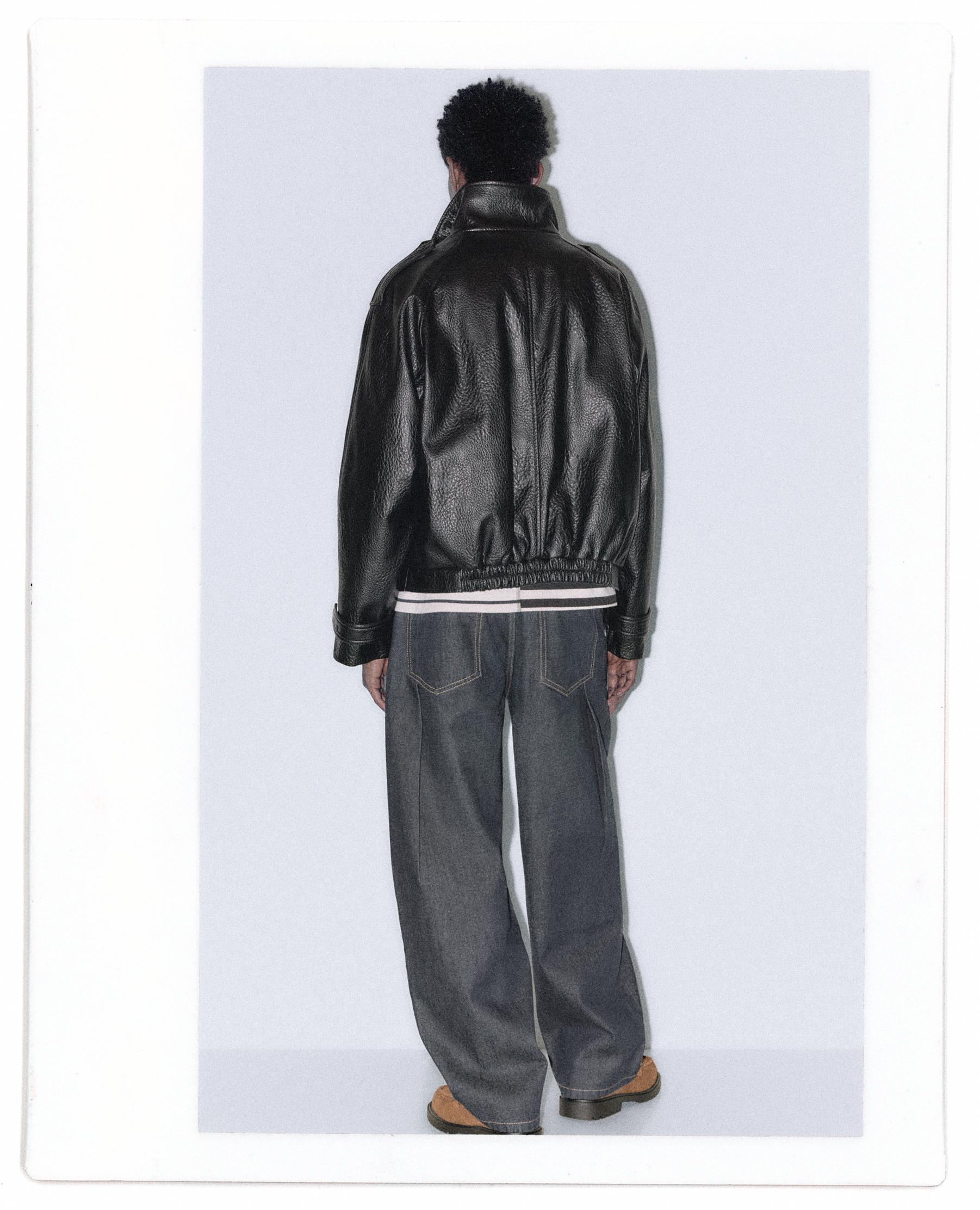 Relaxed fit jeans with darts and belt — Navy