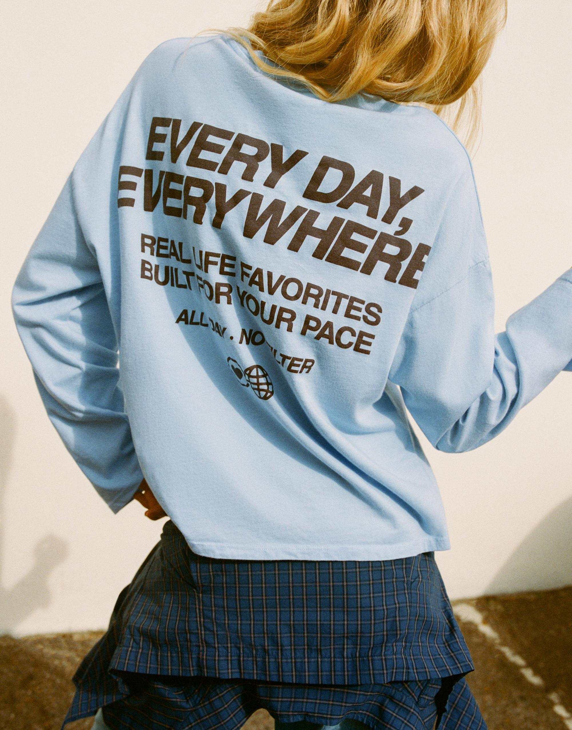 Oversize graphic T-shirt — Pastel blue