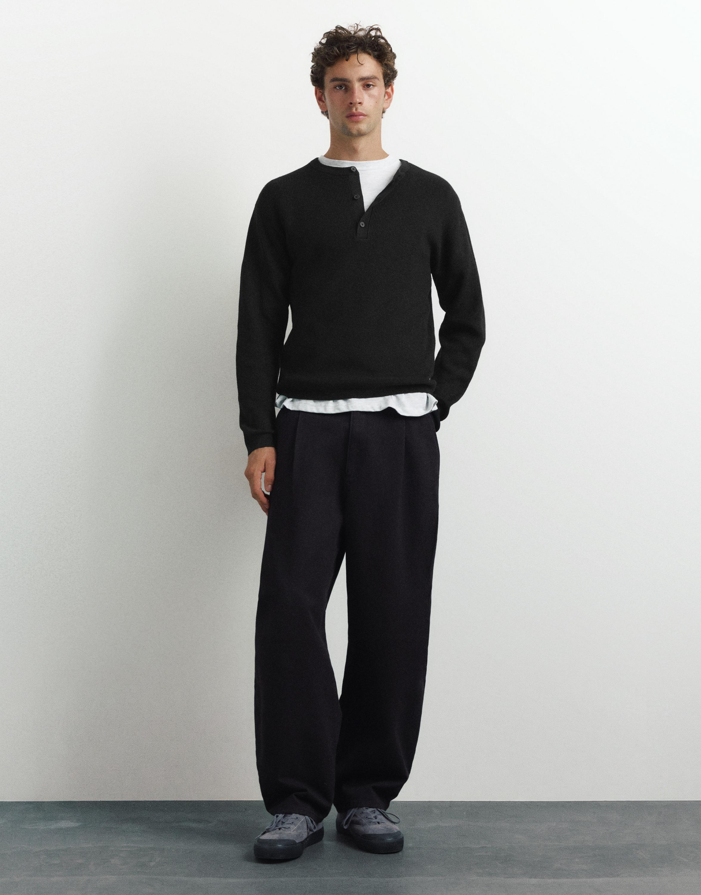 Henley neck jumper — Black