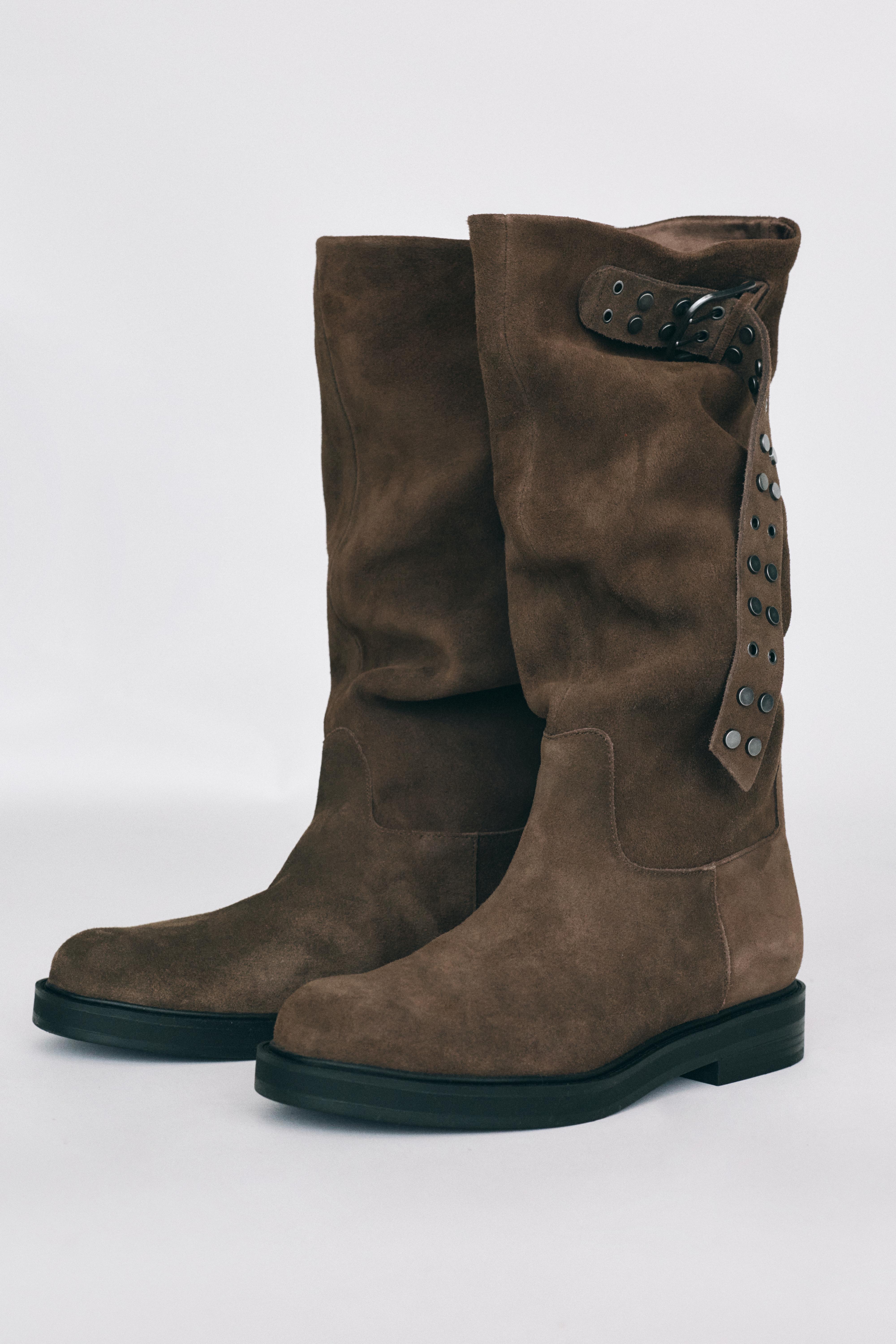 Tall leather buckle boots — Taupe