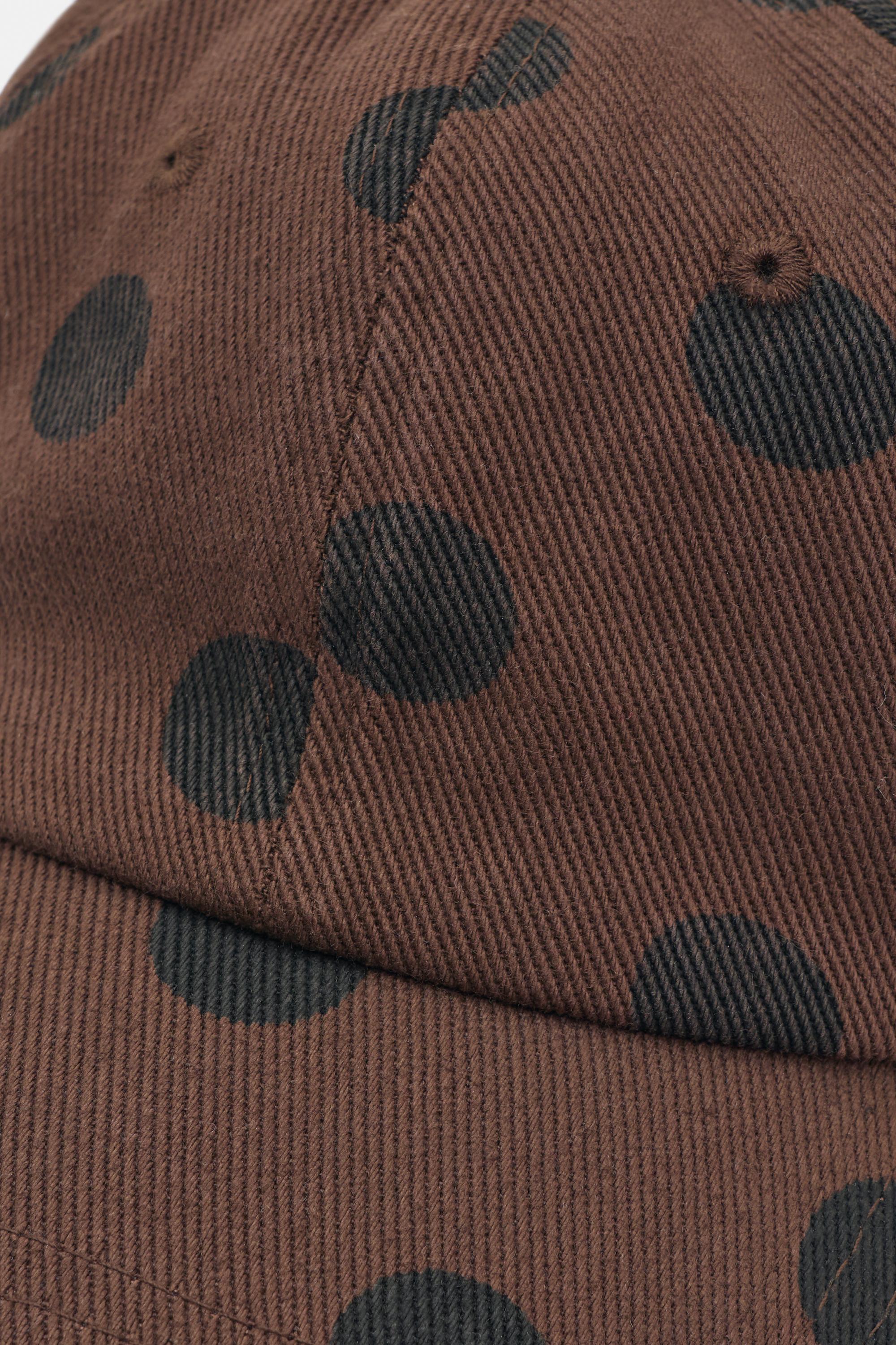 Puantiye desenli kahverengi şapka