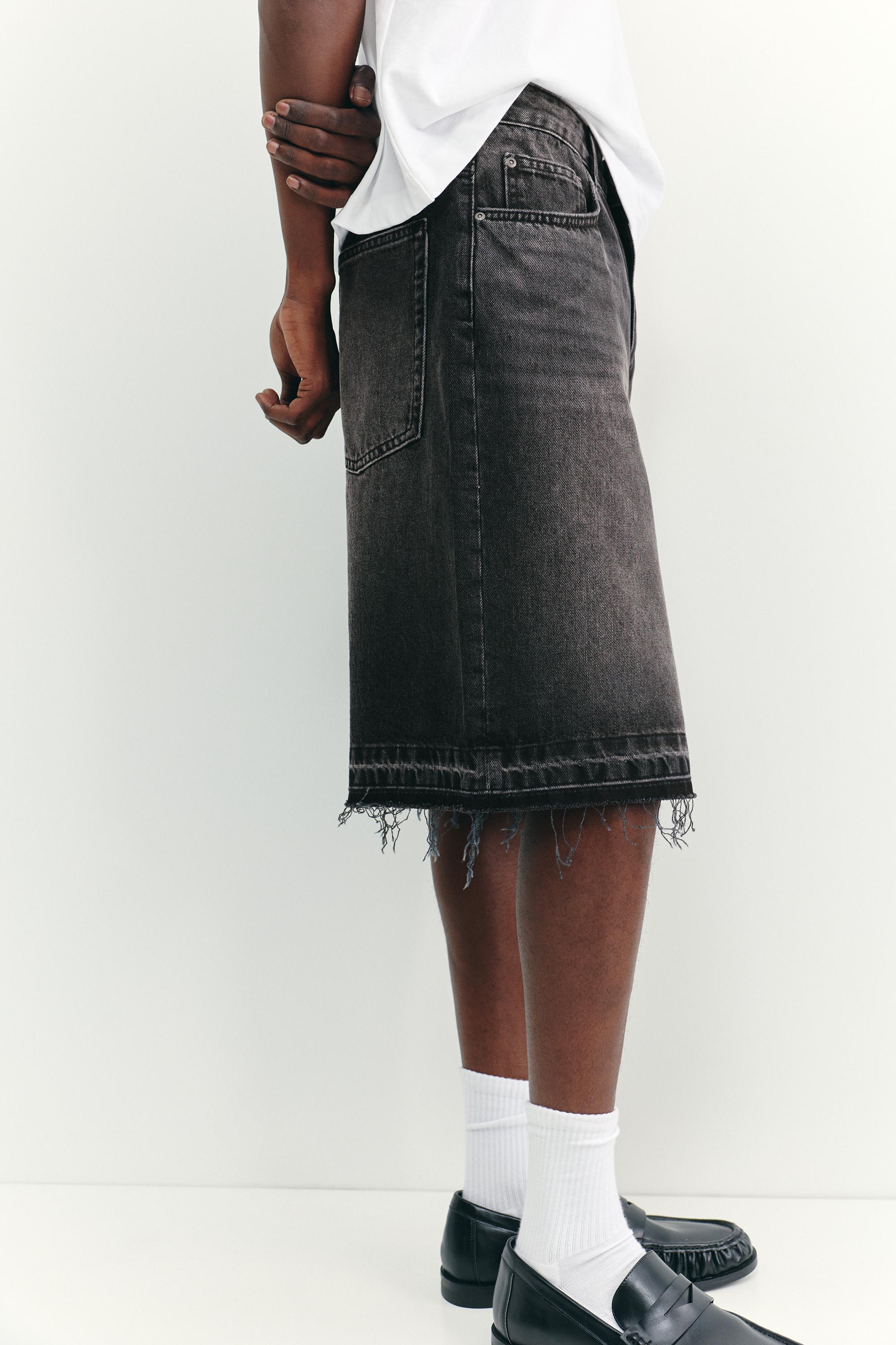 Frayed hem skater Bermuda shorts — Faded black