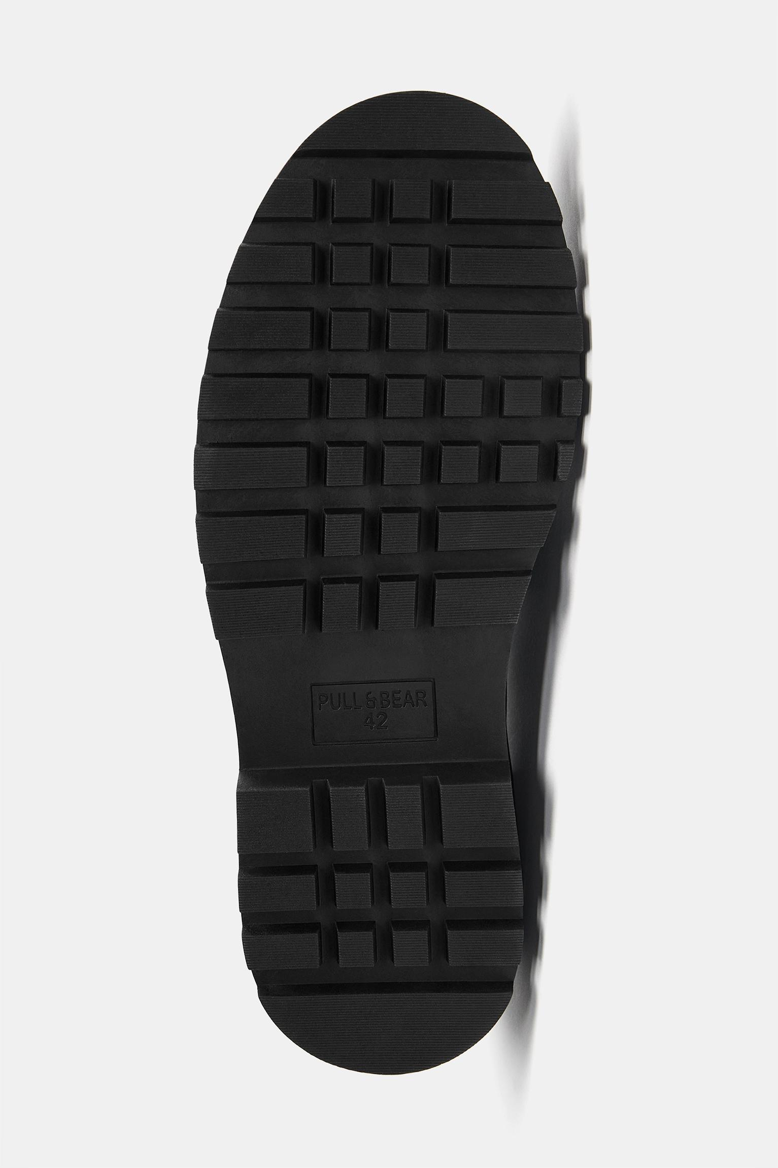 Lace-up flat shoes — Black