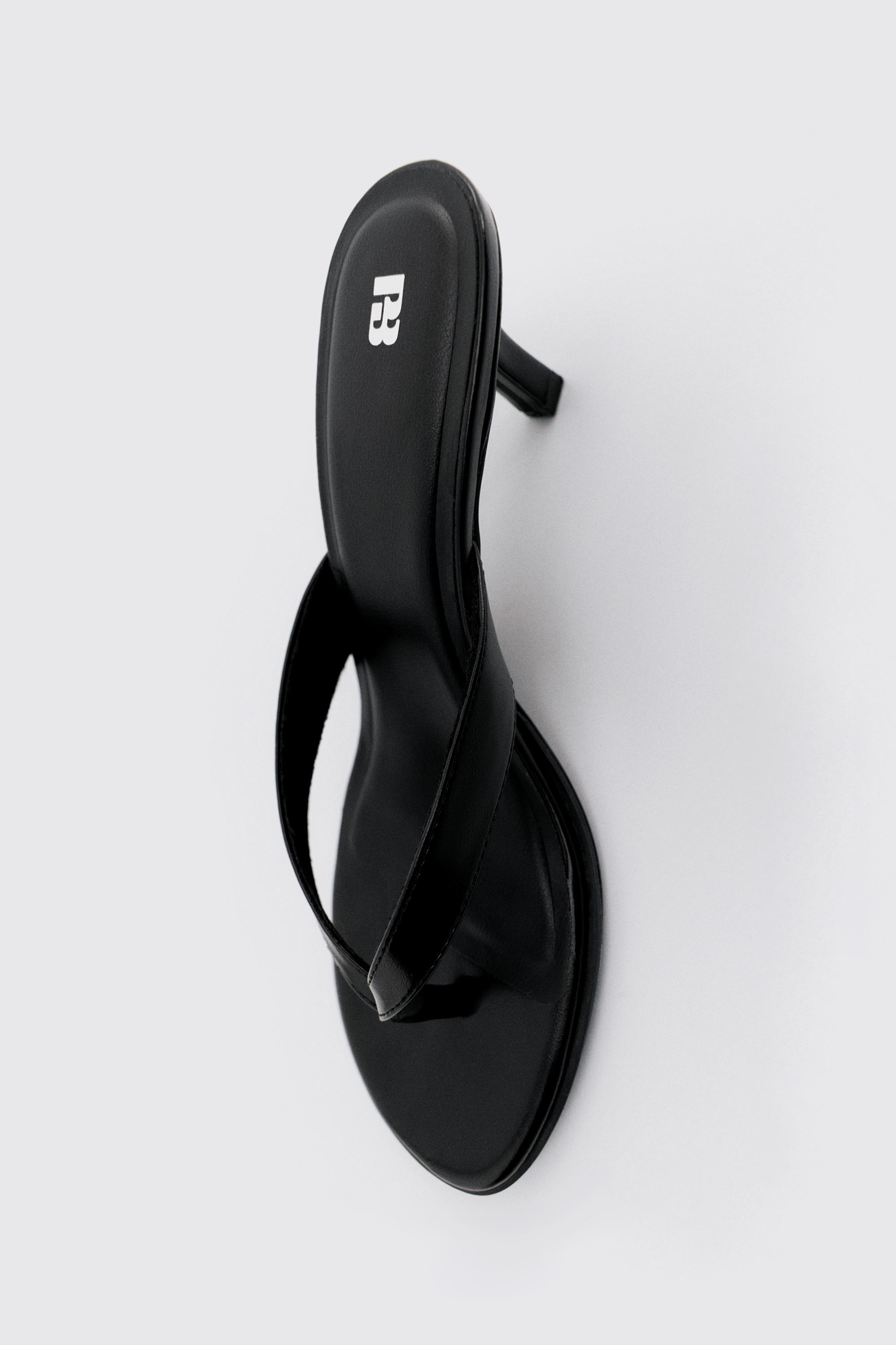 High-heel sandals — Black