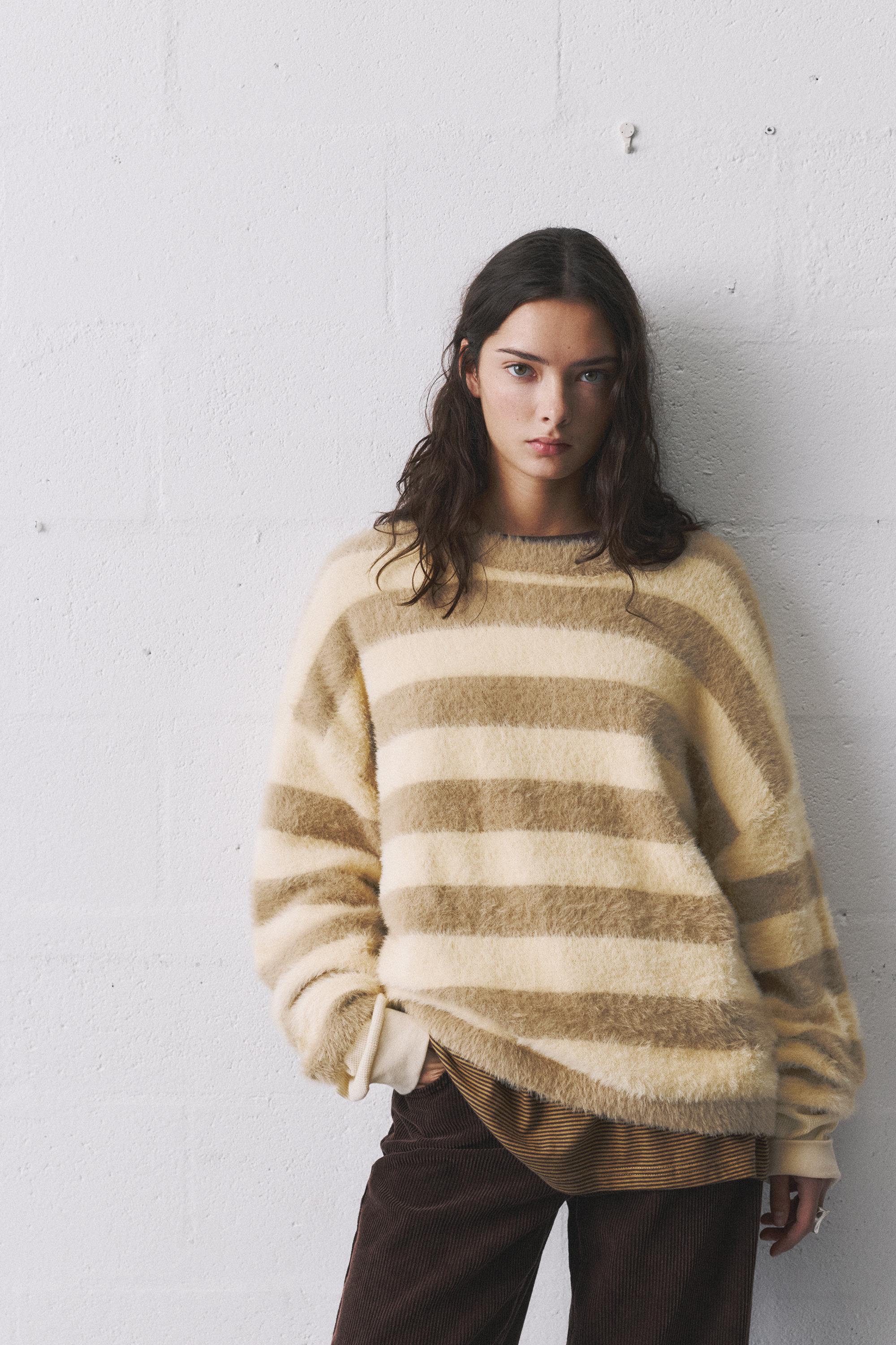 Pull En Maille Douce À Rayures - Pull&Bear - Modalova