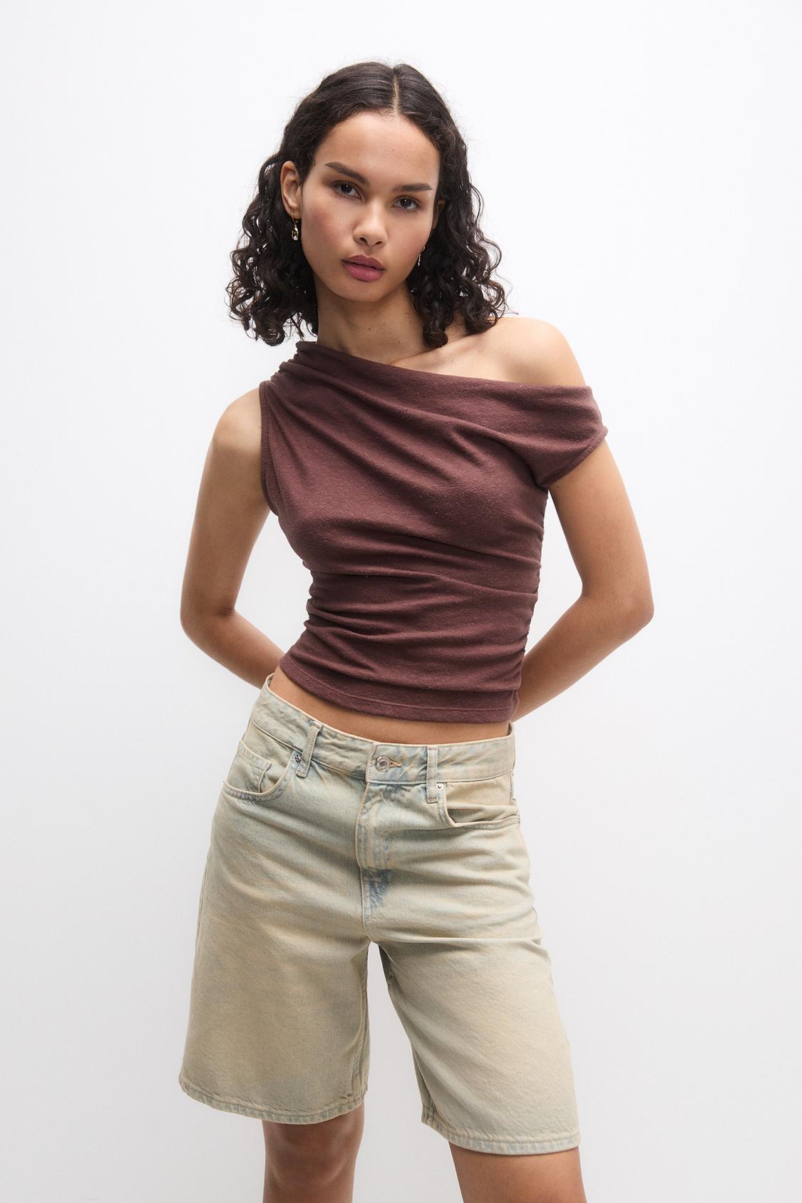 Asymmetric rustic top - pull&bear