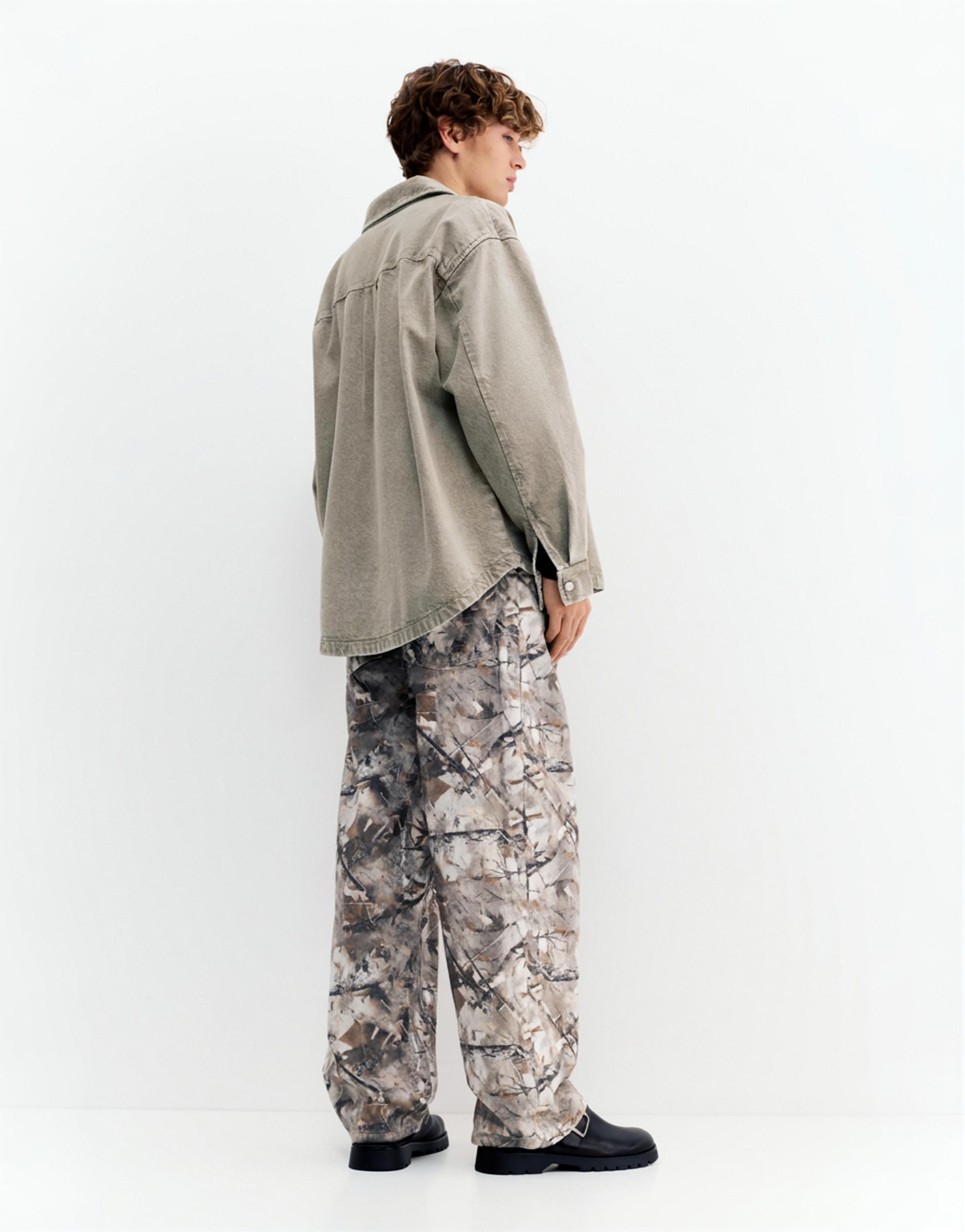 Soluk görünümlü jean gömlek - Görsel 12