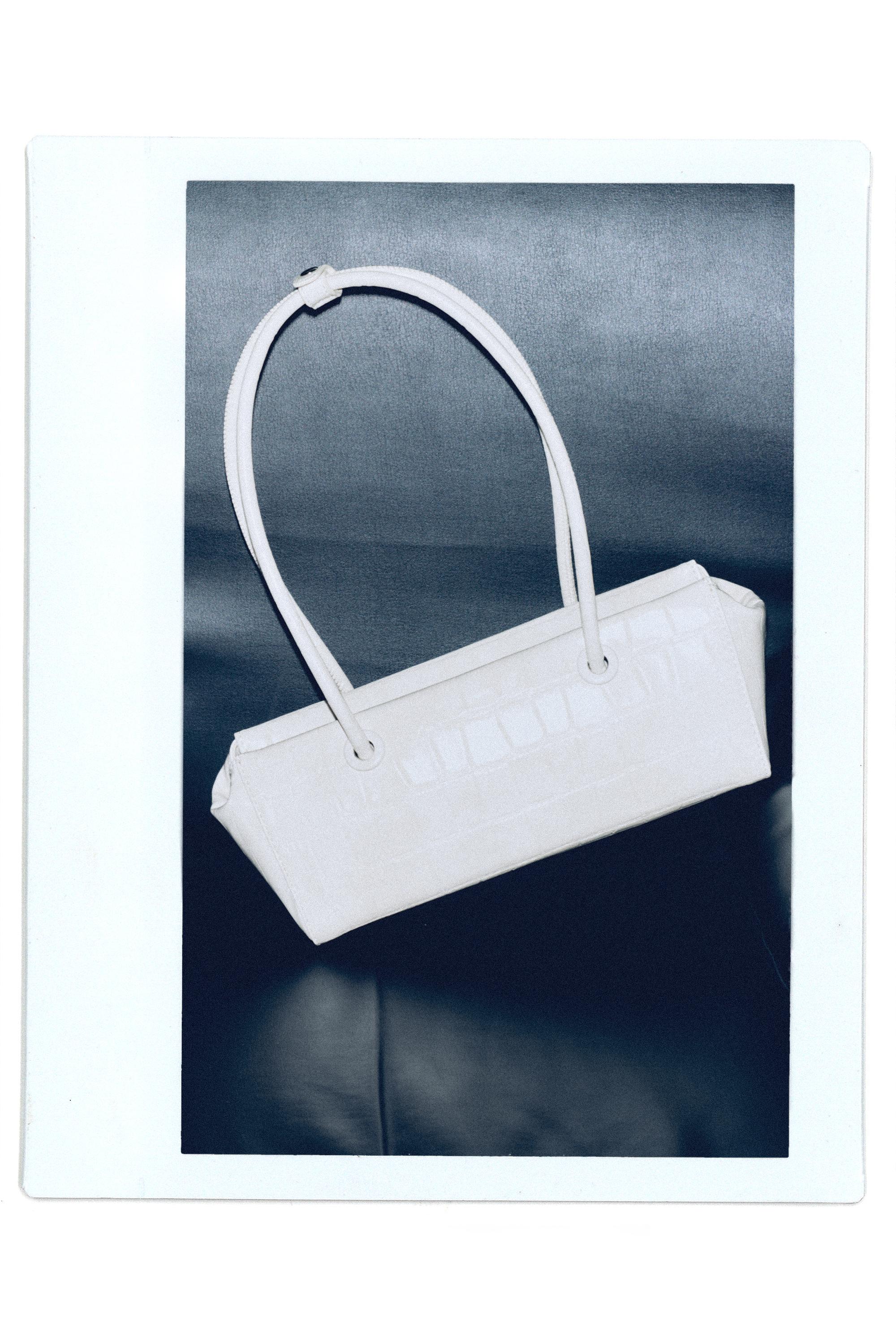 Textured shoulder bag — Ecru