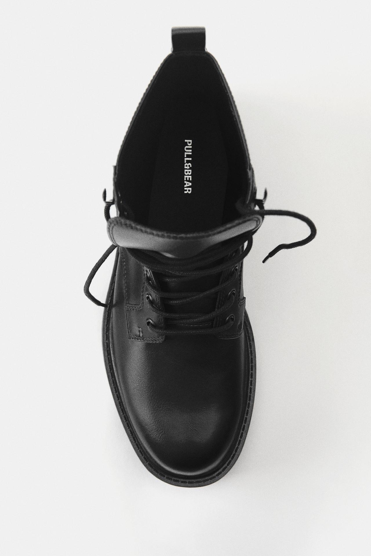 Lace-up boots — Black