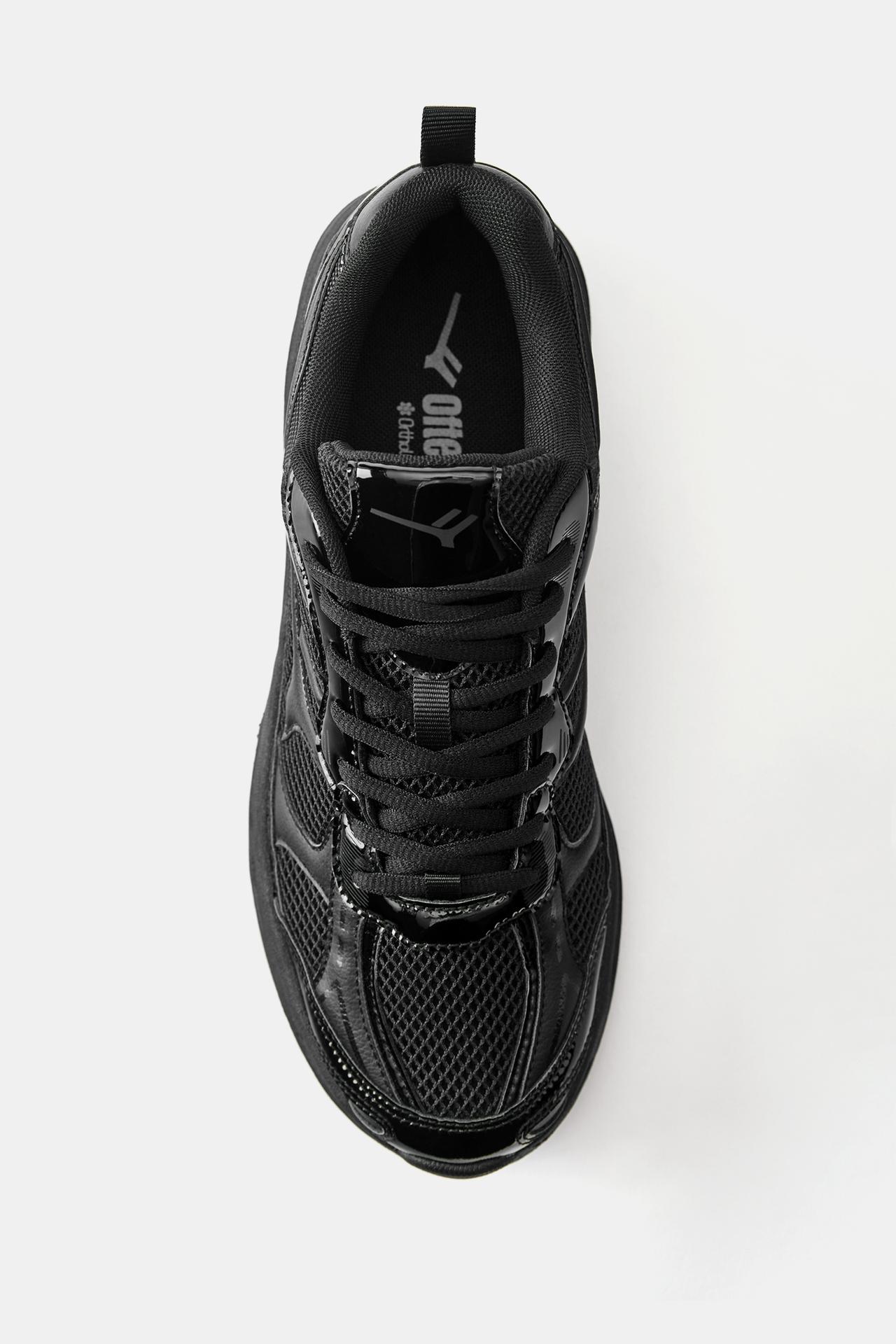 Multi-piece trainers — Black