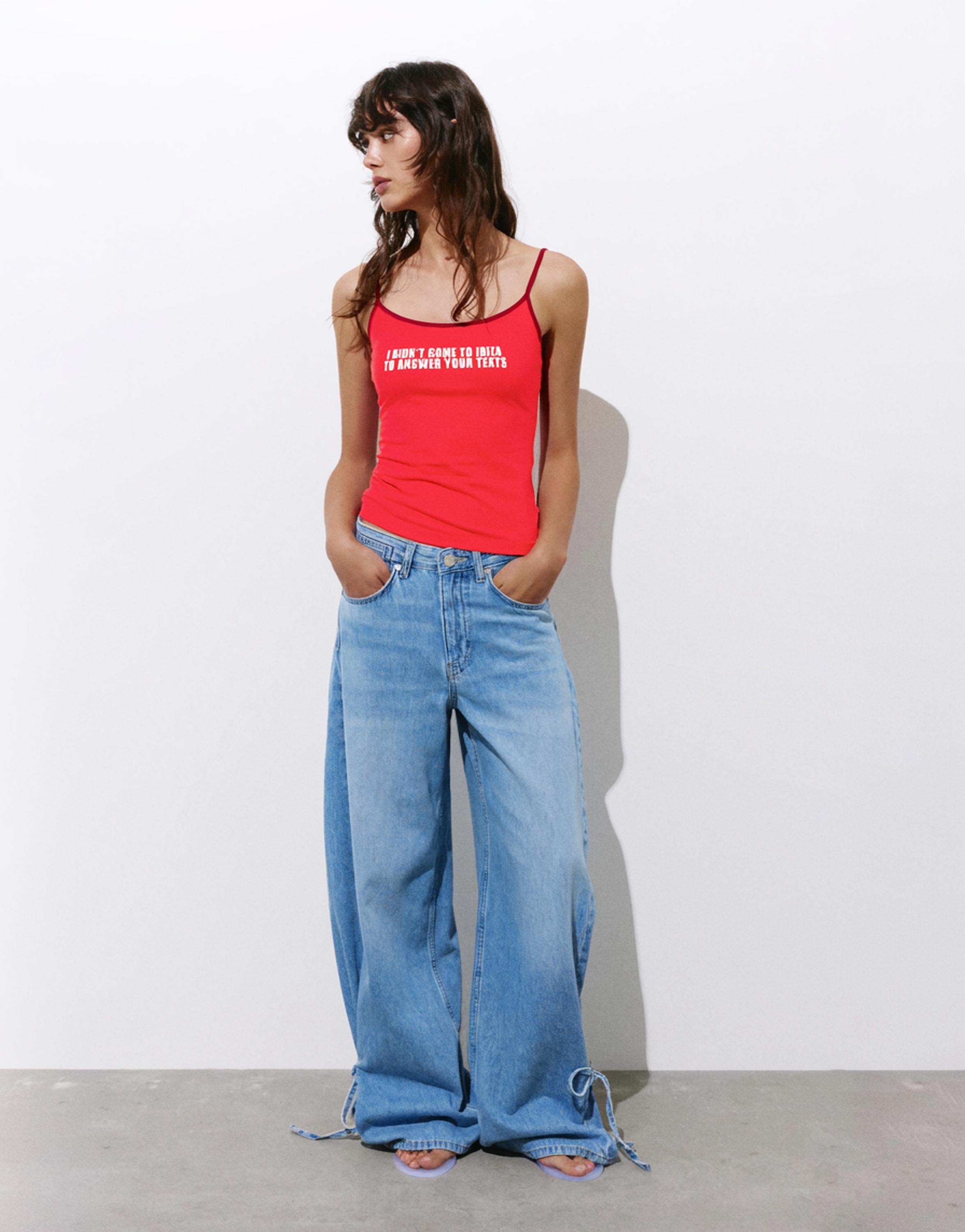 Strappy top with text — Red