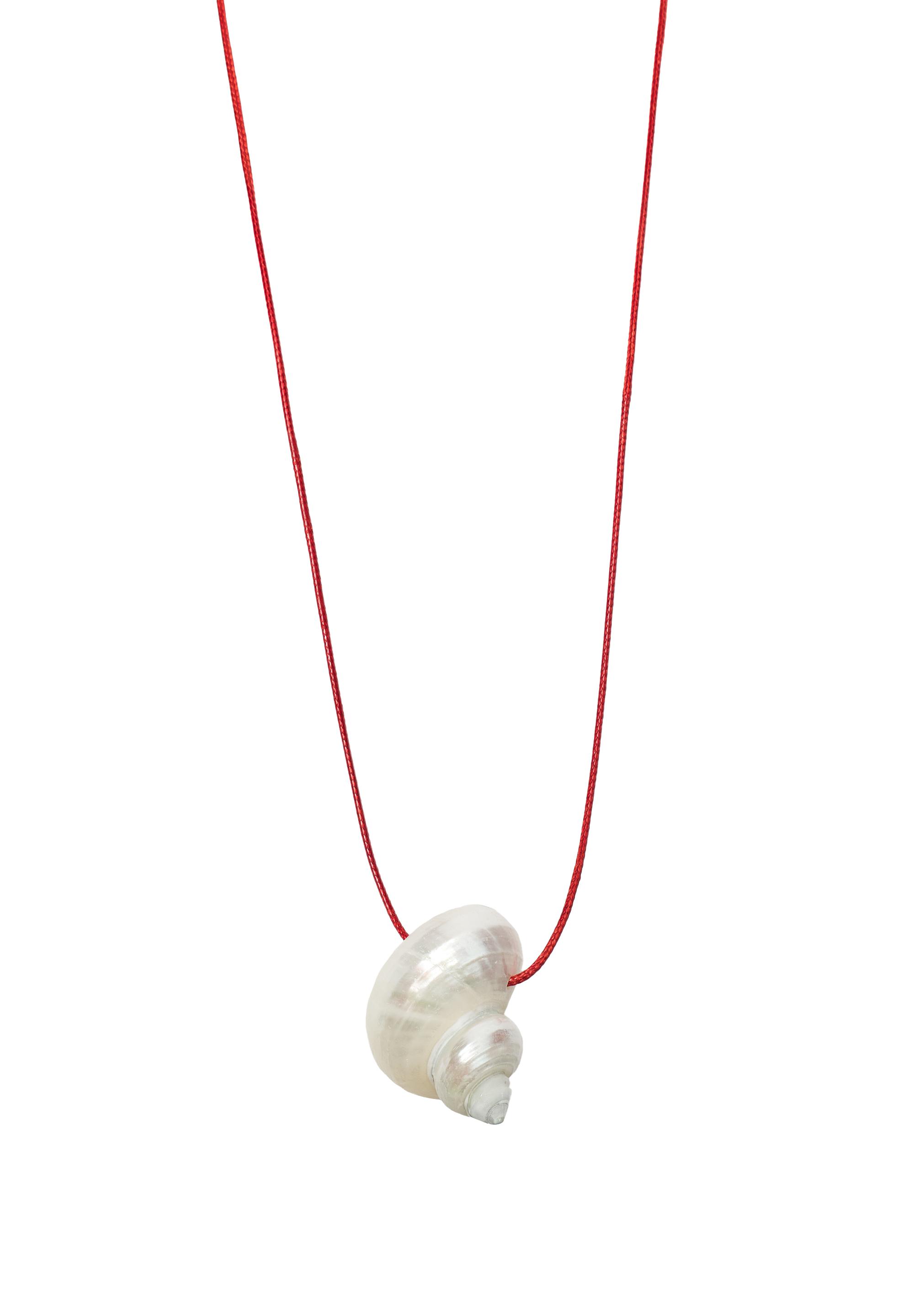 Shell pendant necklace — Ice