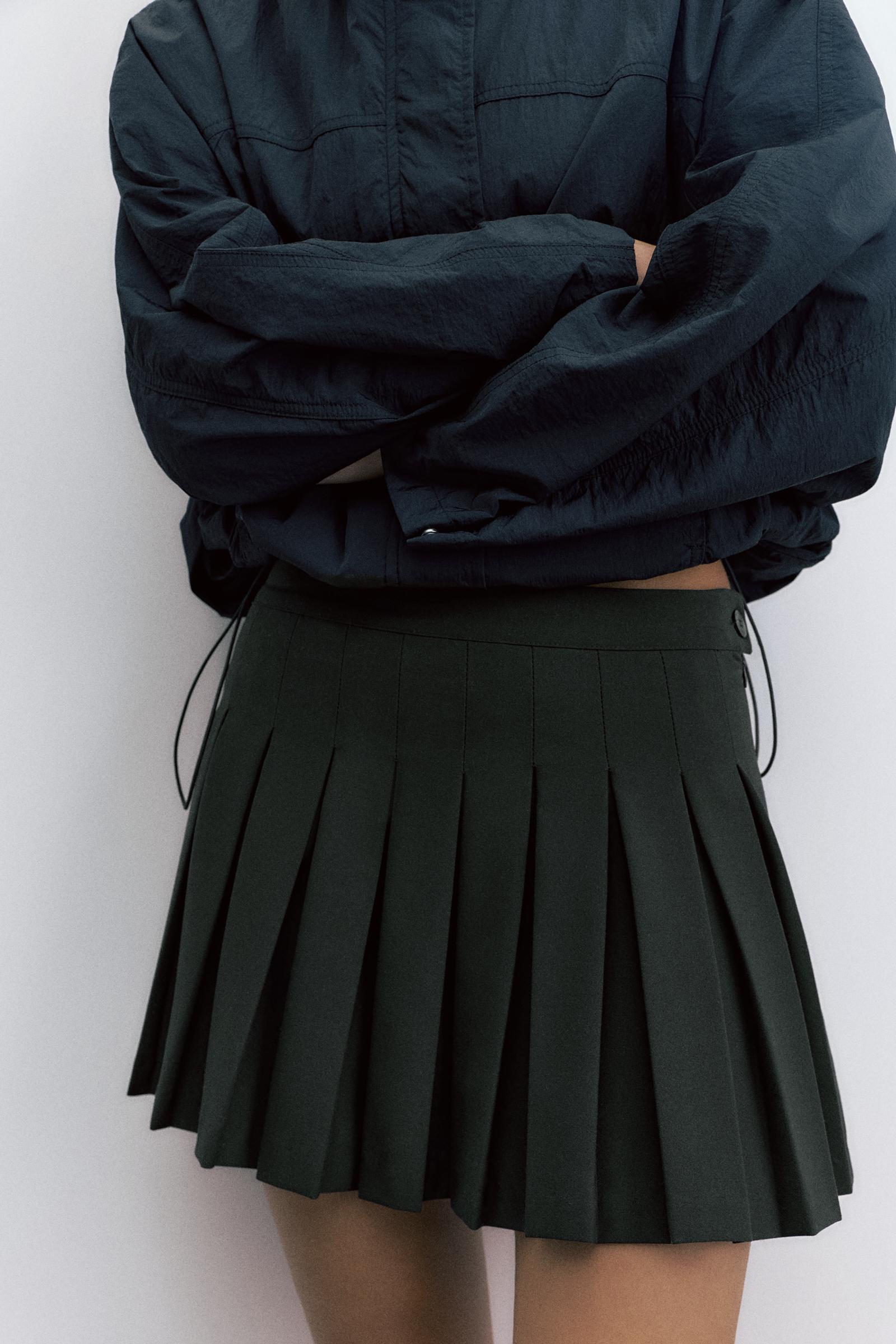 Pleated mini skirt — Black