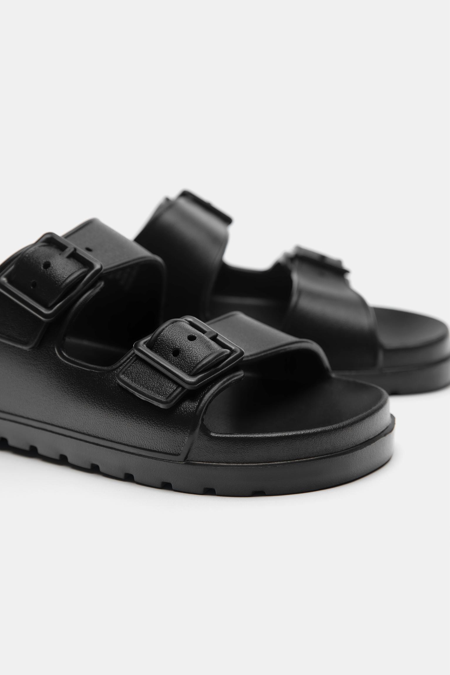 Buckled flat sandals — Black