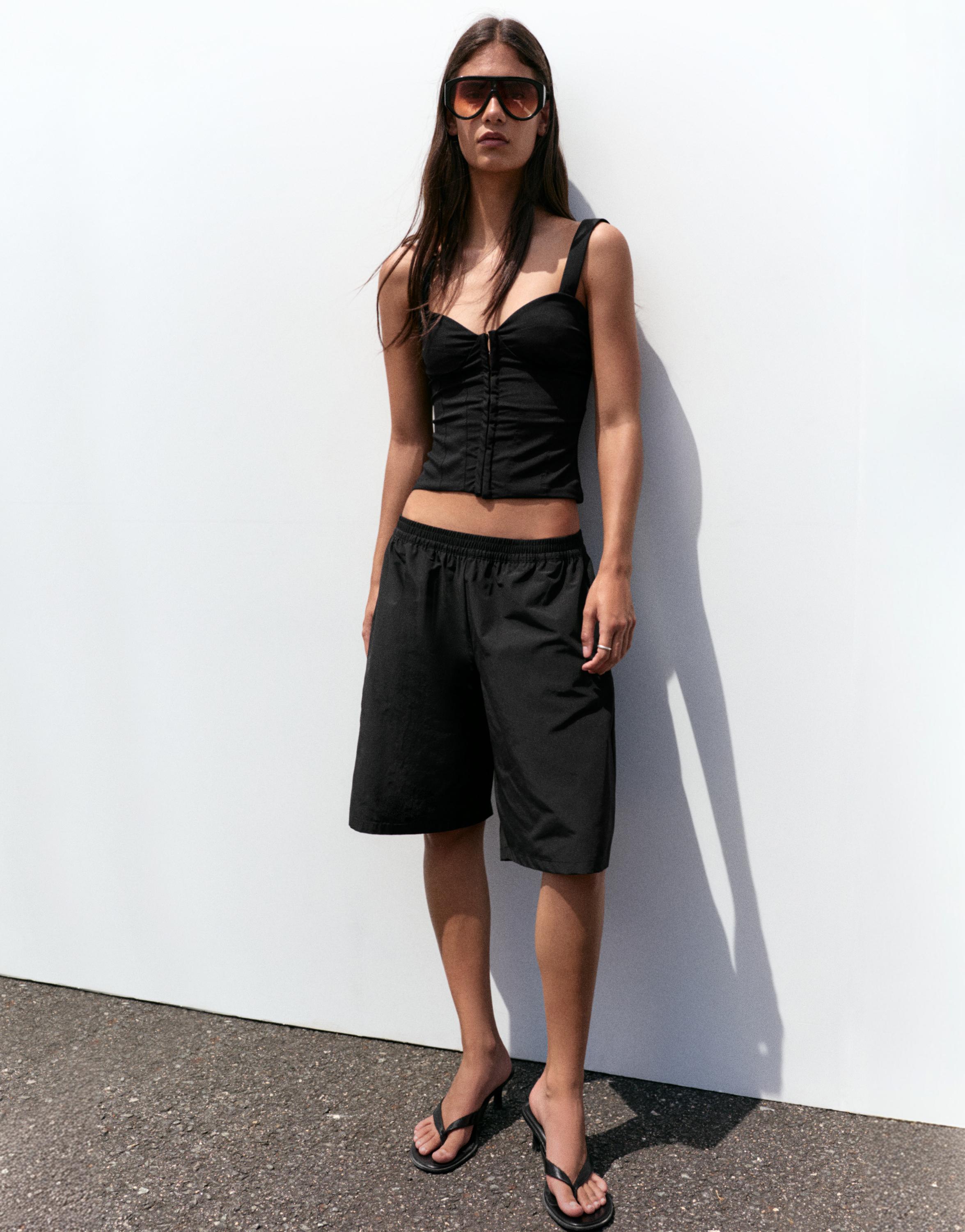 Black Bermuda shorts with elasticated waistband — Black