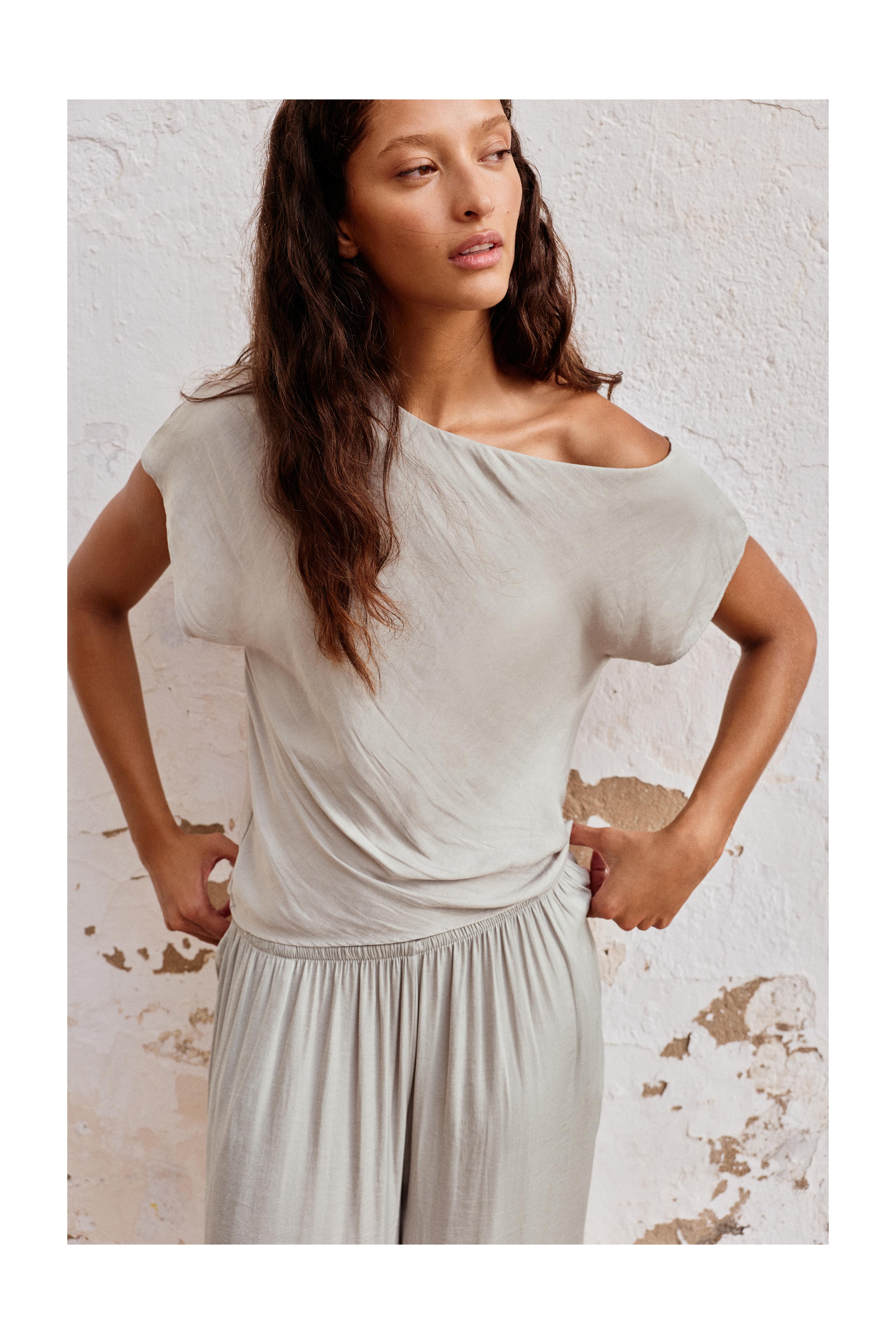 Satin asymmetric top — Grey