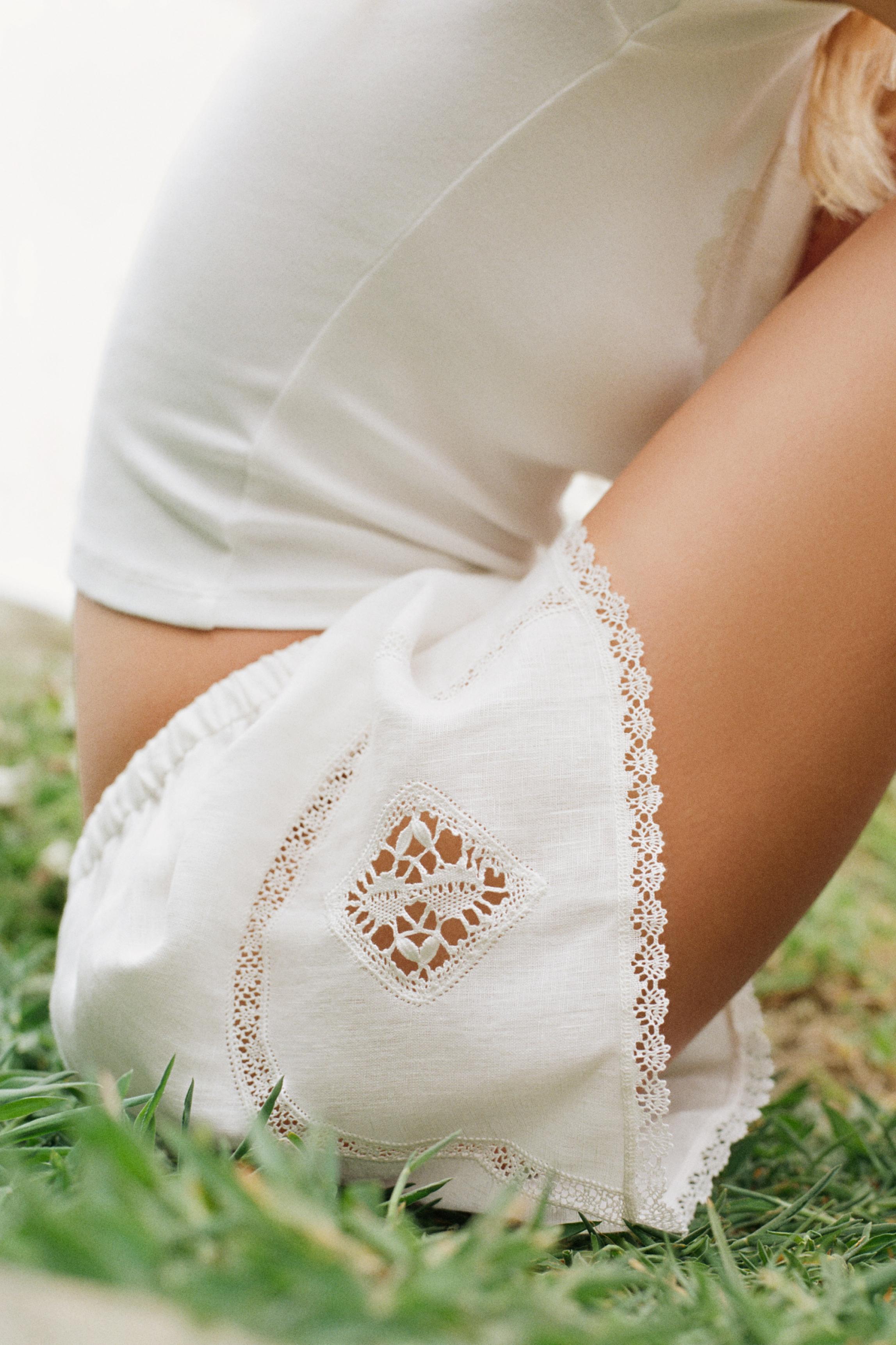 100% linen Encaixe de Camariñas x Pull&Bear shorts — Off white