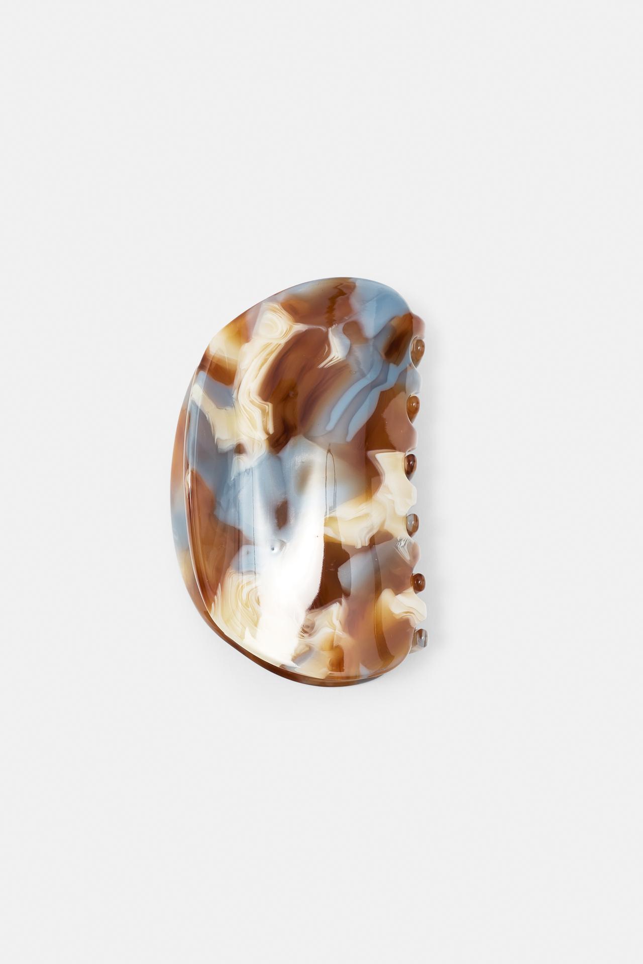 Curved patterned hair clip — Brown