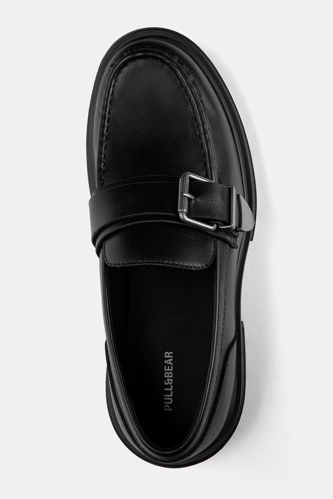 Mokassin mit Schnalle - PULL&BEAR 