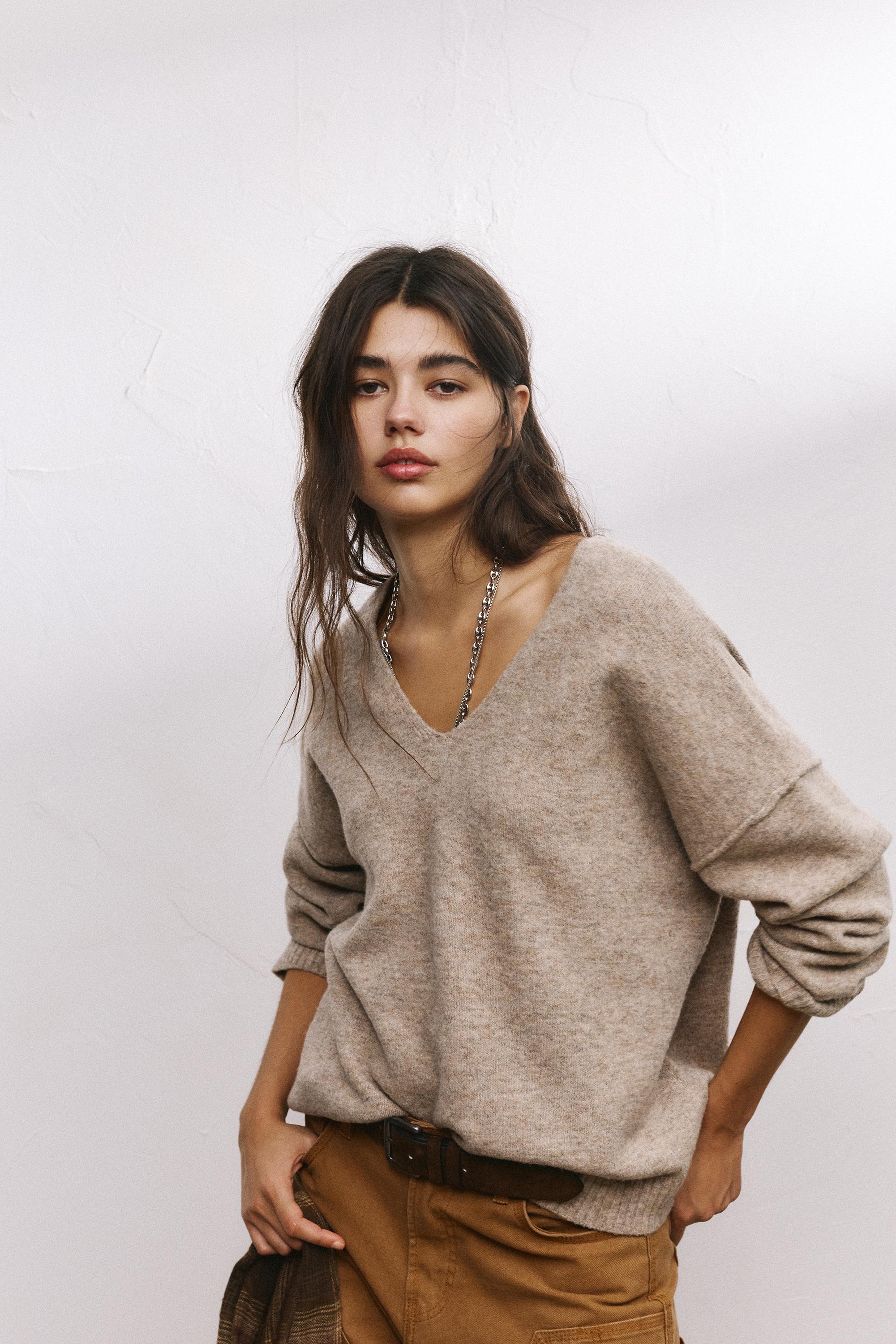 Soft knit sweater with V-neck - pull&bear