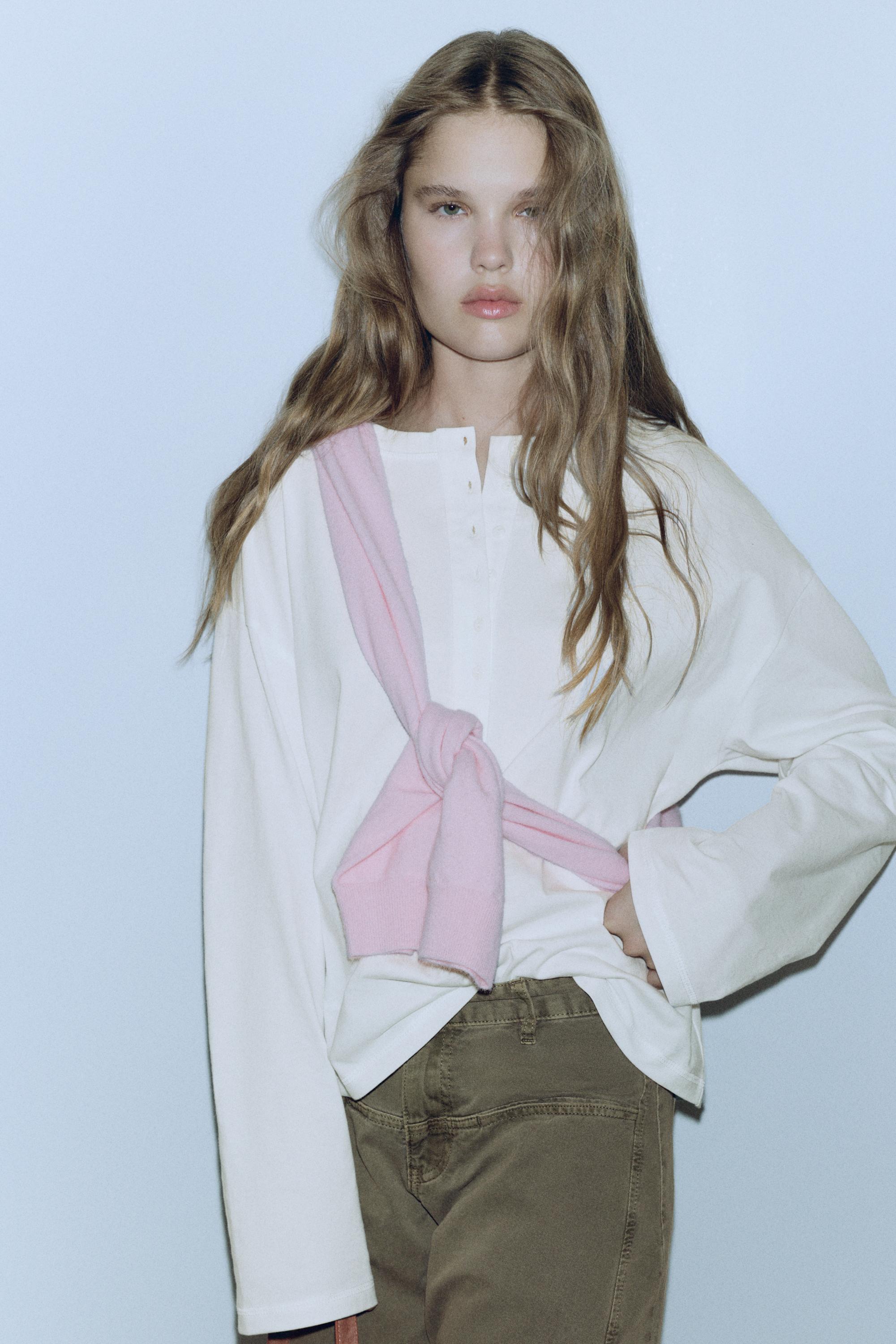 Camiseta boxy cuello henley