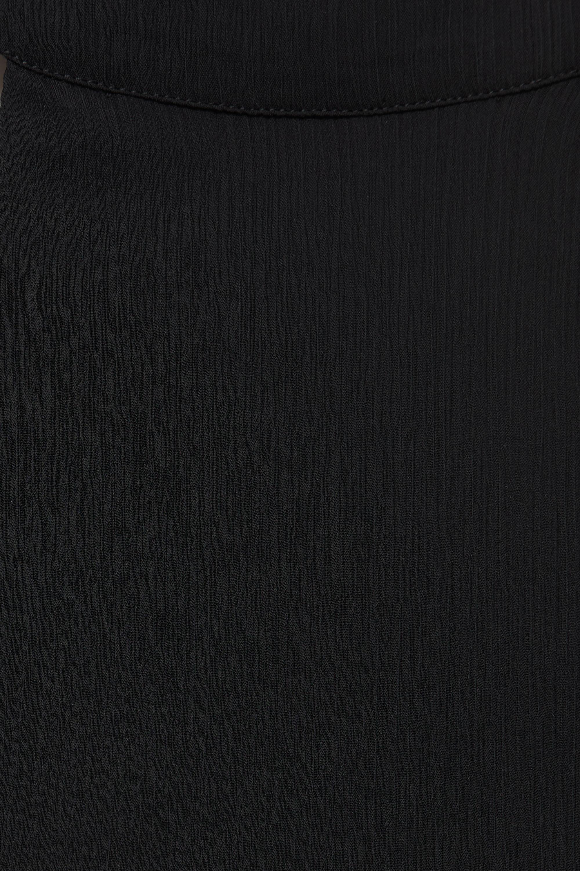 Flowing halter top — Black