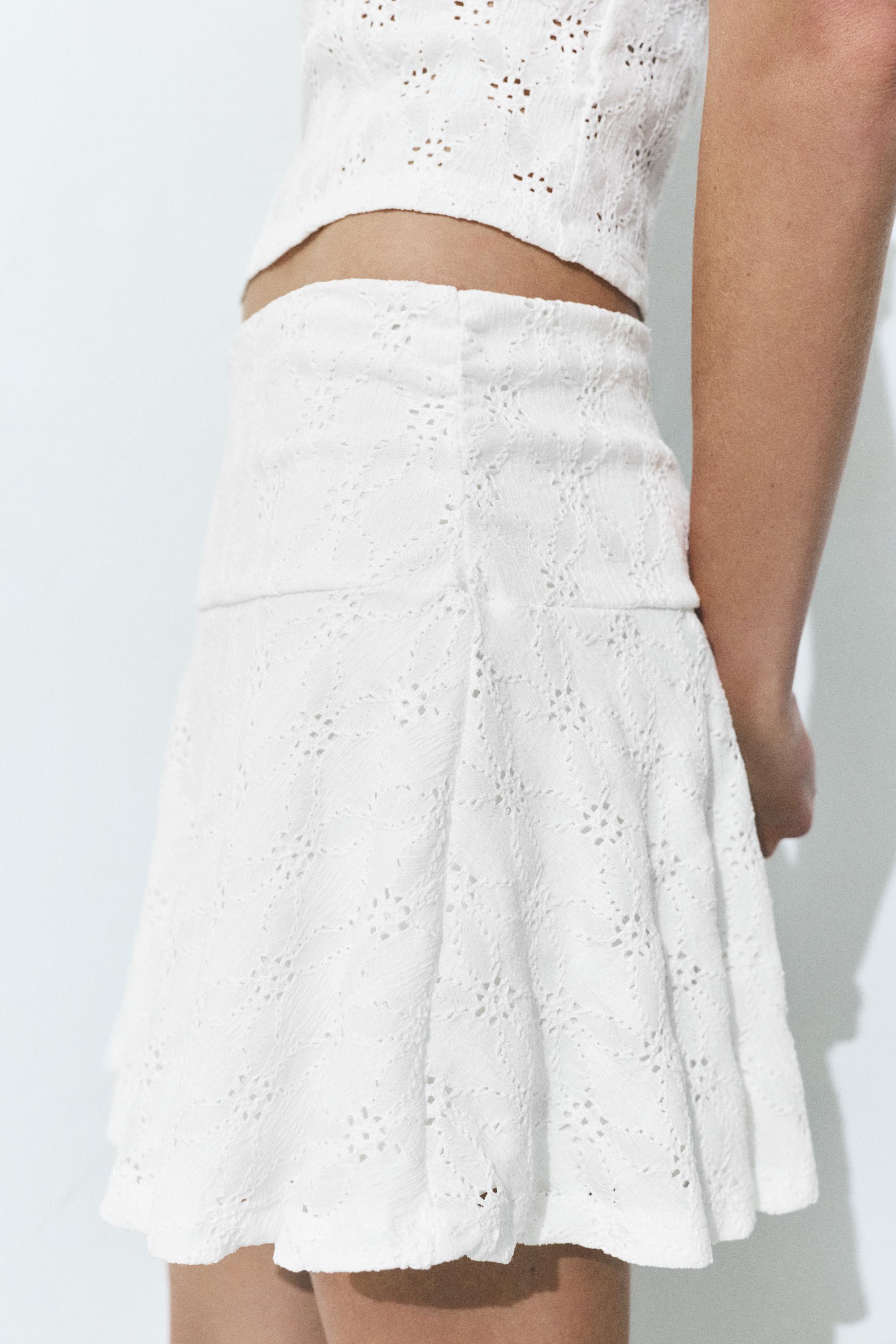 Fisto işlemeli mini etek - Görsel 3