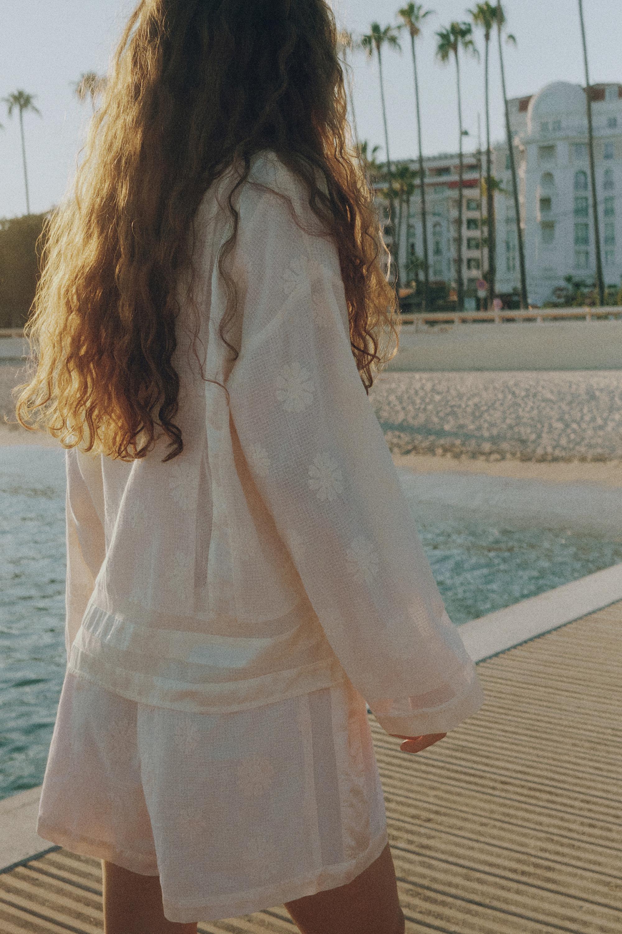 Floral embroidered Bermuda shorts — Ice